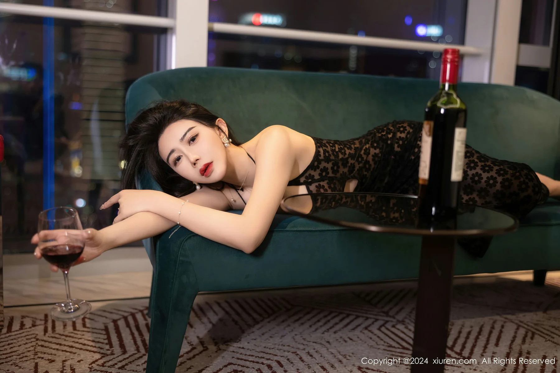 XiuRen 秀人 No.8355 李若汐 红酒场景拍摄轻透情趣写真22 - 3