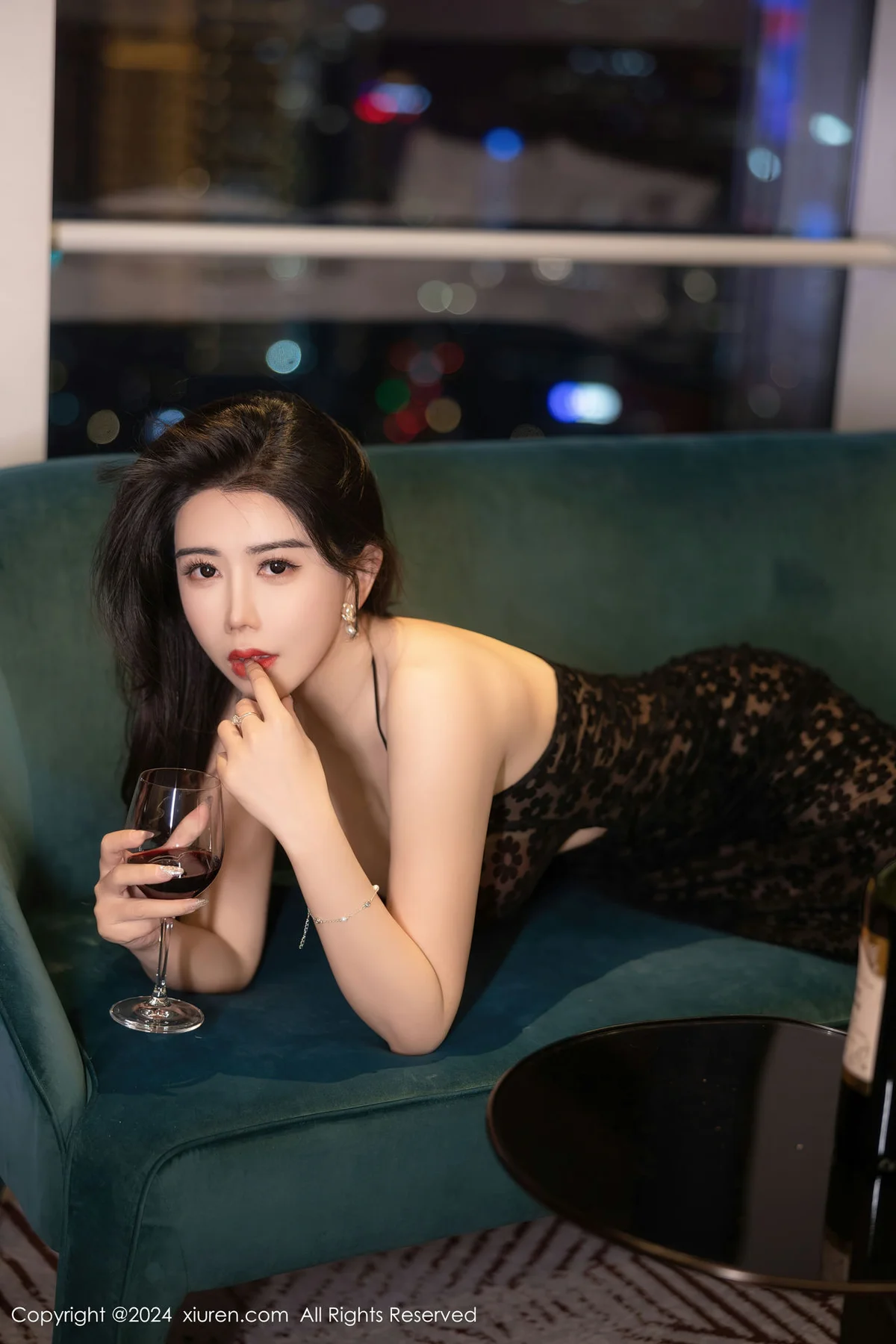 XiuRen 秀人 No.8355 李若汐 红酒场景拍摄轻透情趣写真22 - 5