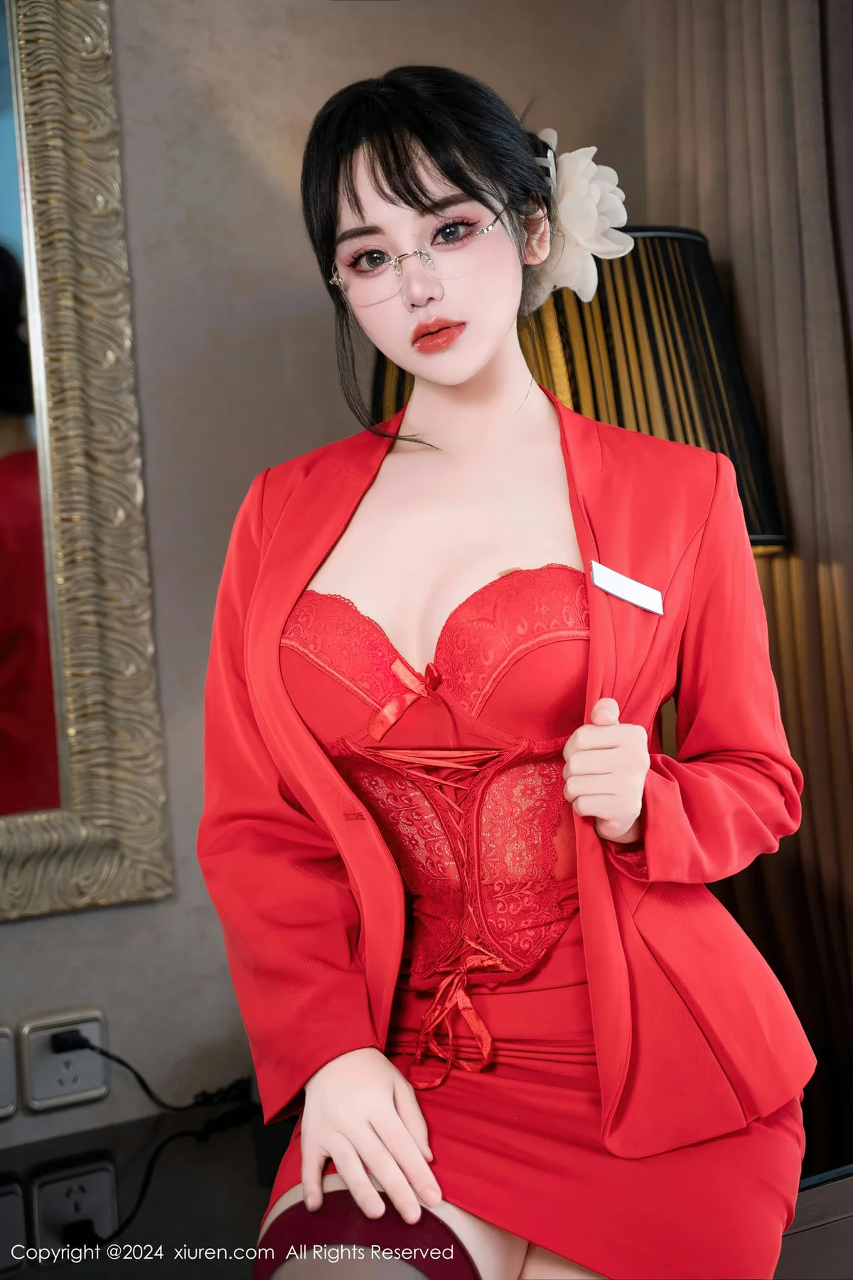 XiuRen 秀人 No.8360 汐汐爱吃草莓 XX场所领班系列性感写真22 - 3