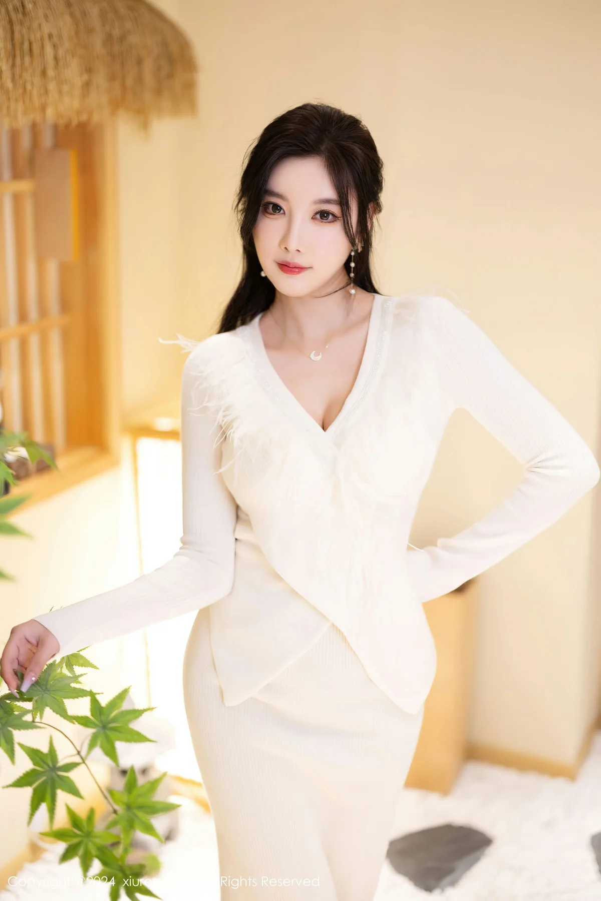 XiuRen 秀人 No.8363 杨晨晨Yome 白色露肩轻透服饰性感写真1 - 2