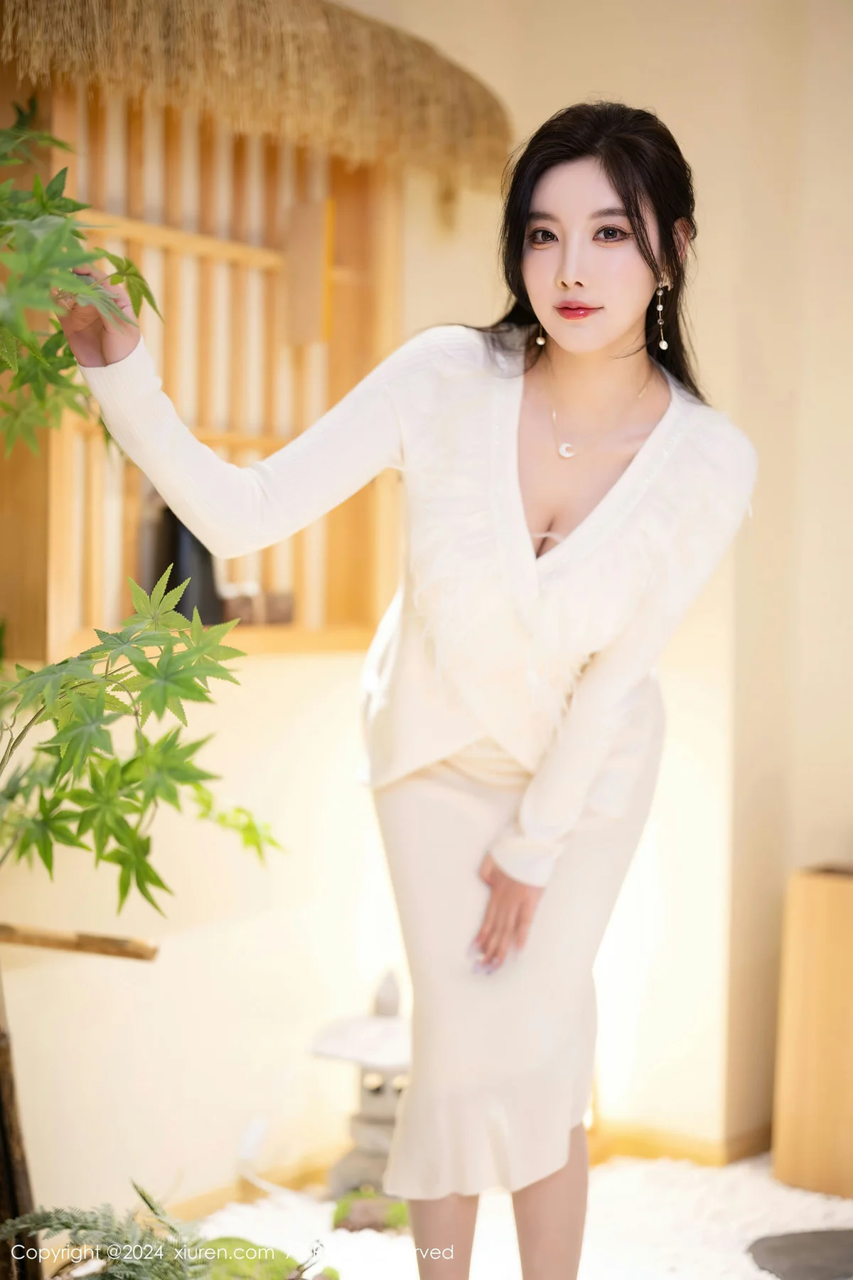 XiuRen 秀人 No.8363 杨晨晨Yome 白色露肩轻透服饰性感写真1 - 3