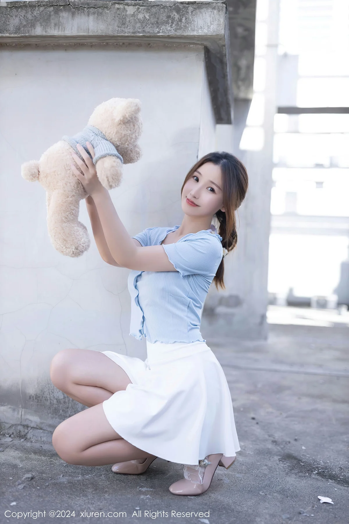 XiuRen 秀人 No.8369 杏子Yada 白色短裙性感写真 - 4