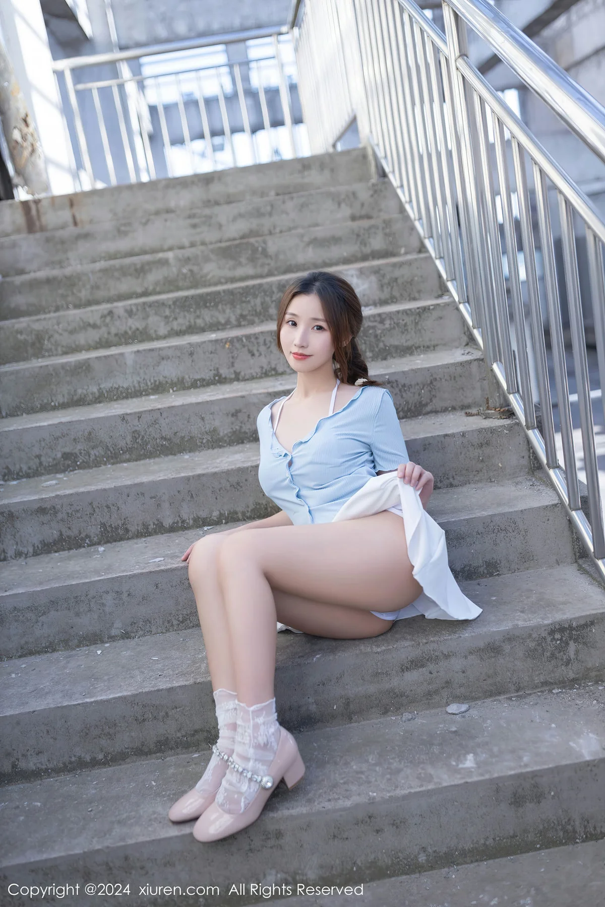 XiuRen 秀人 No.8369 杏子Yada 白色短裙性感写真 - 2