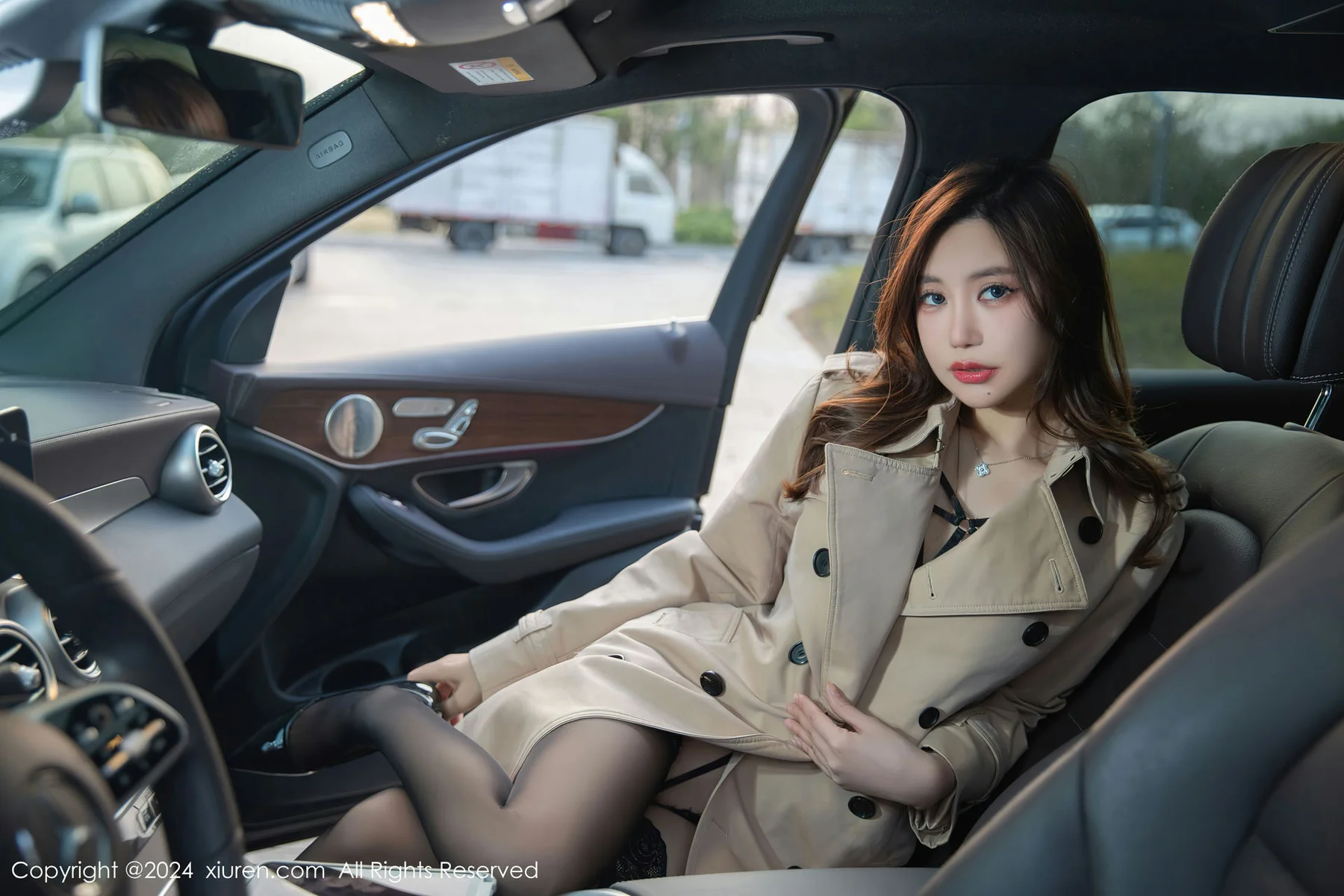 XiuRen 秀人 No.8371 绮里嘉ula 顺风车场景拍摄性感写真2 - 4