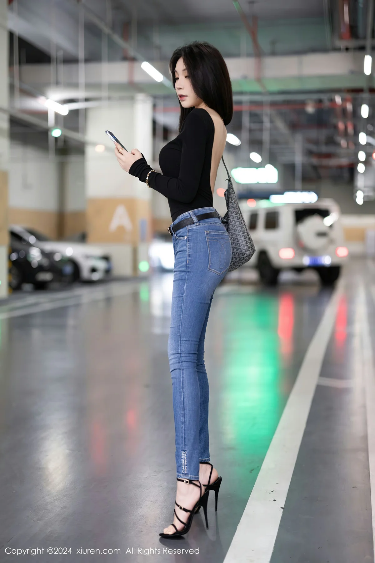 XiuRen 秀人 No.8385 徐莉芝Booty 魅惑黑丝性感写真1 - 3