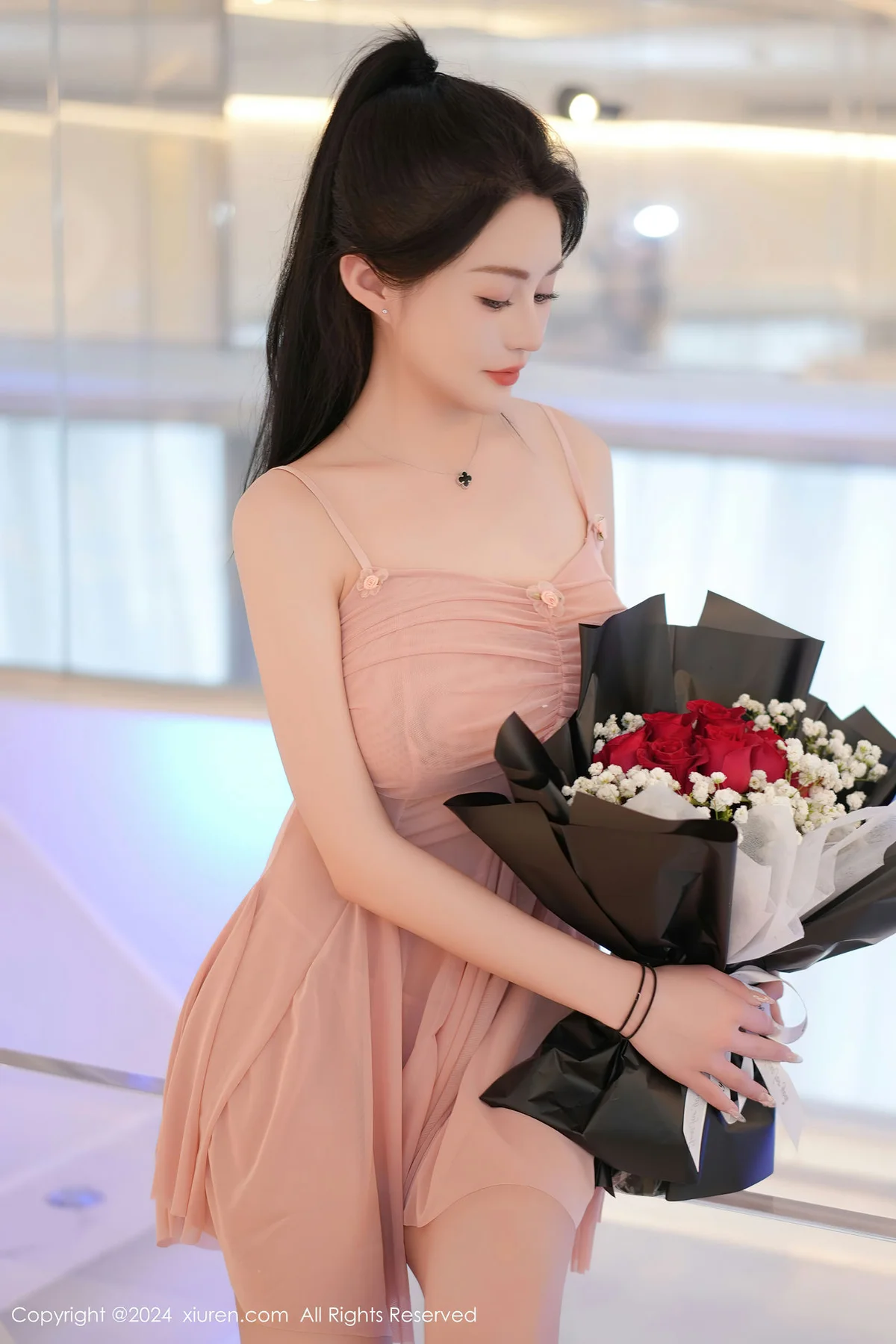 XiuRen 秀人 No.8395 林幼一 粉色连衣短裙性感写真1 - 2