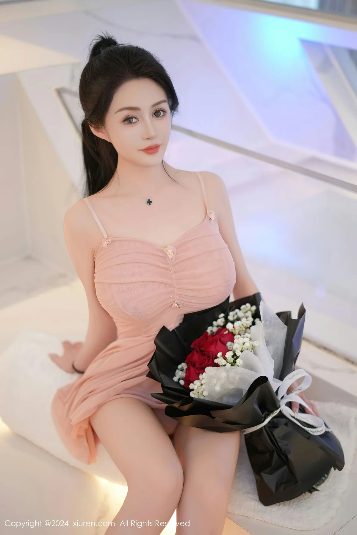 XiuRen 秀人 No.8395 林幼一 粉色连衣短裙性感写真1 - 3