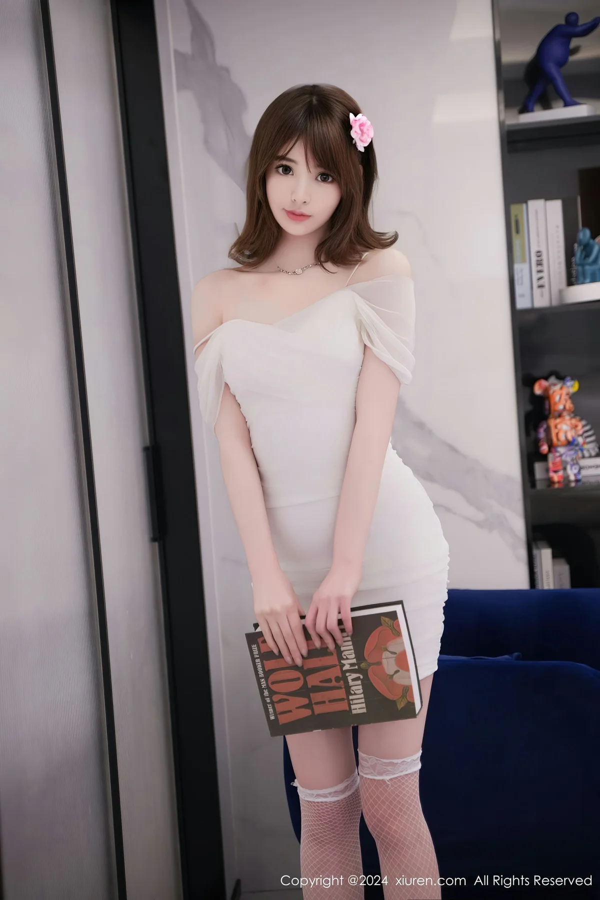 XiuRen 秀人 No.8407 梦灵儿Mini 白色露肩连衣短裙性感写真3 - 5