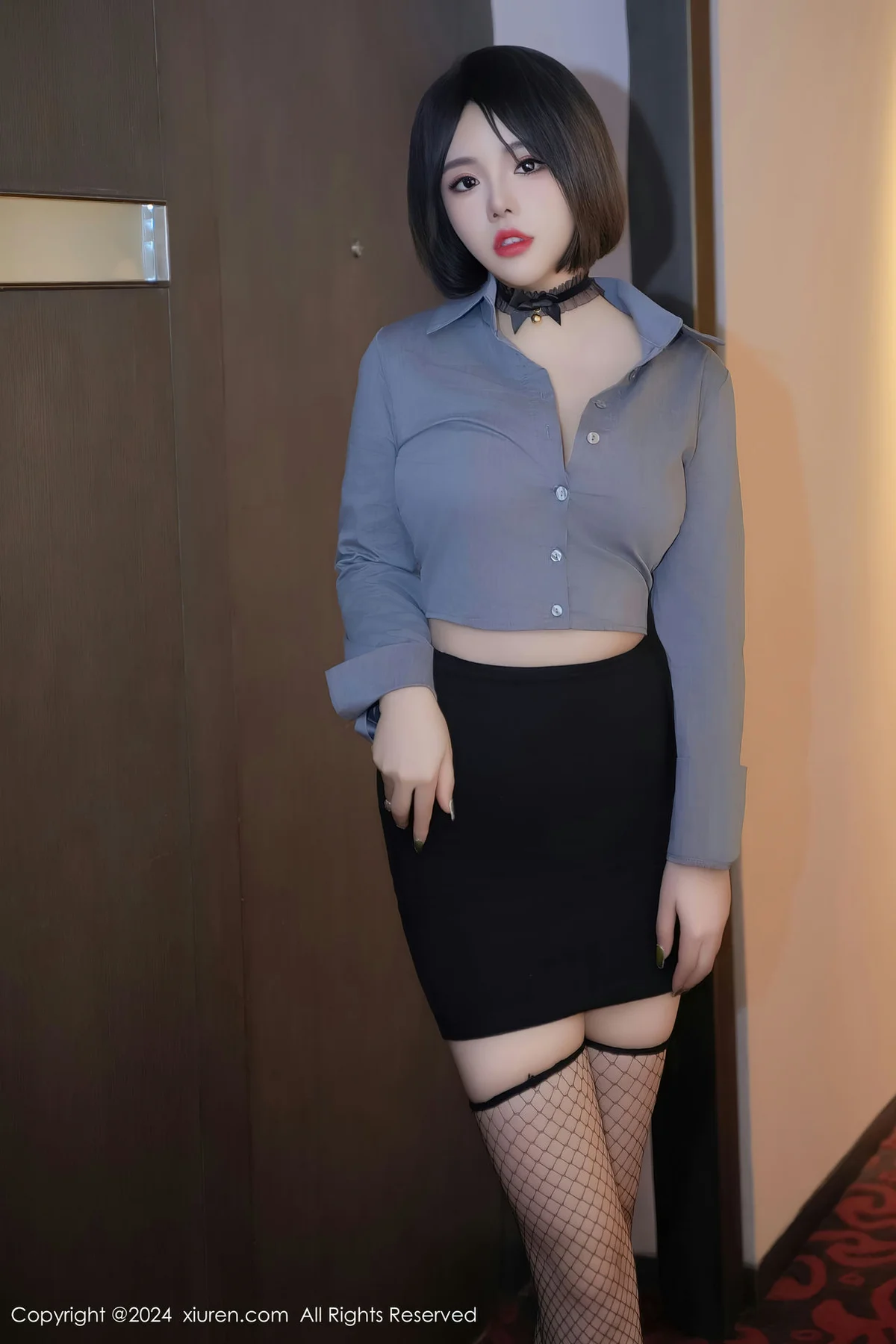 XiuRen 秀人 No.8435 陆萱雅 短发灰色制服性感写真 - 7