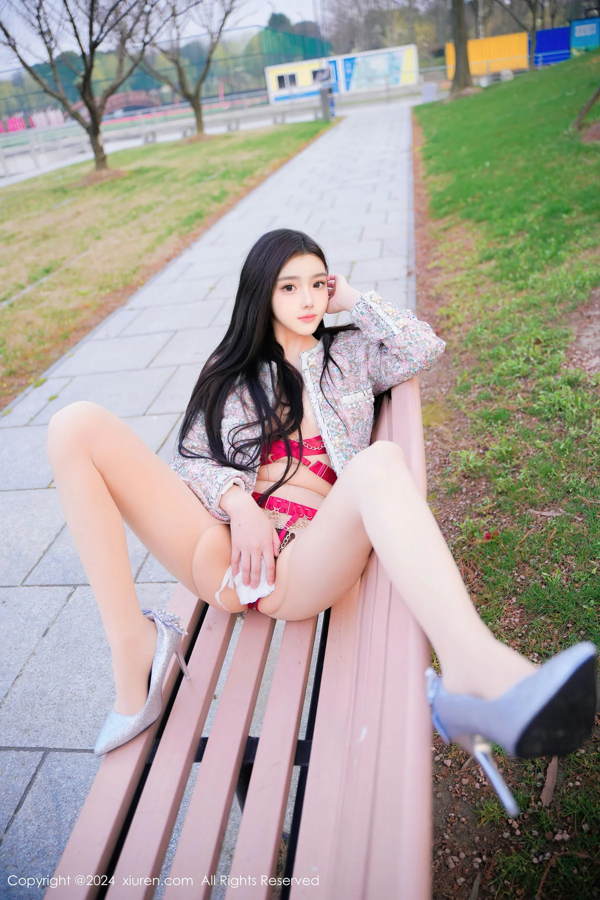 XiuRen 秀人 No.8489 龙雪儿 红色情趣服饰性感写真1 - 5