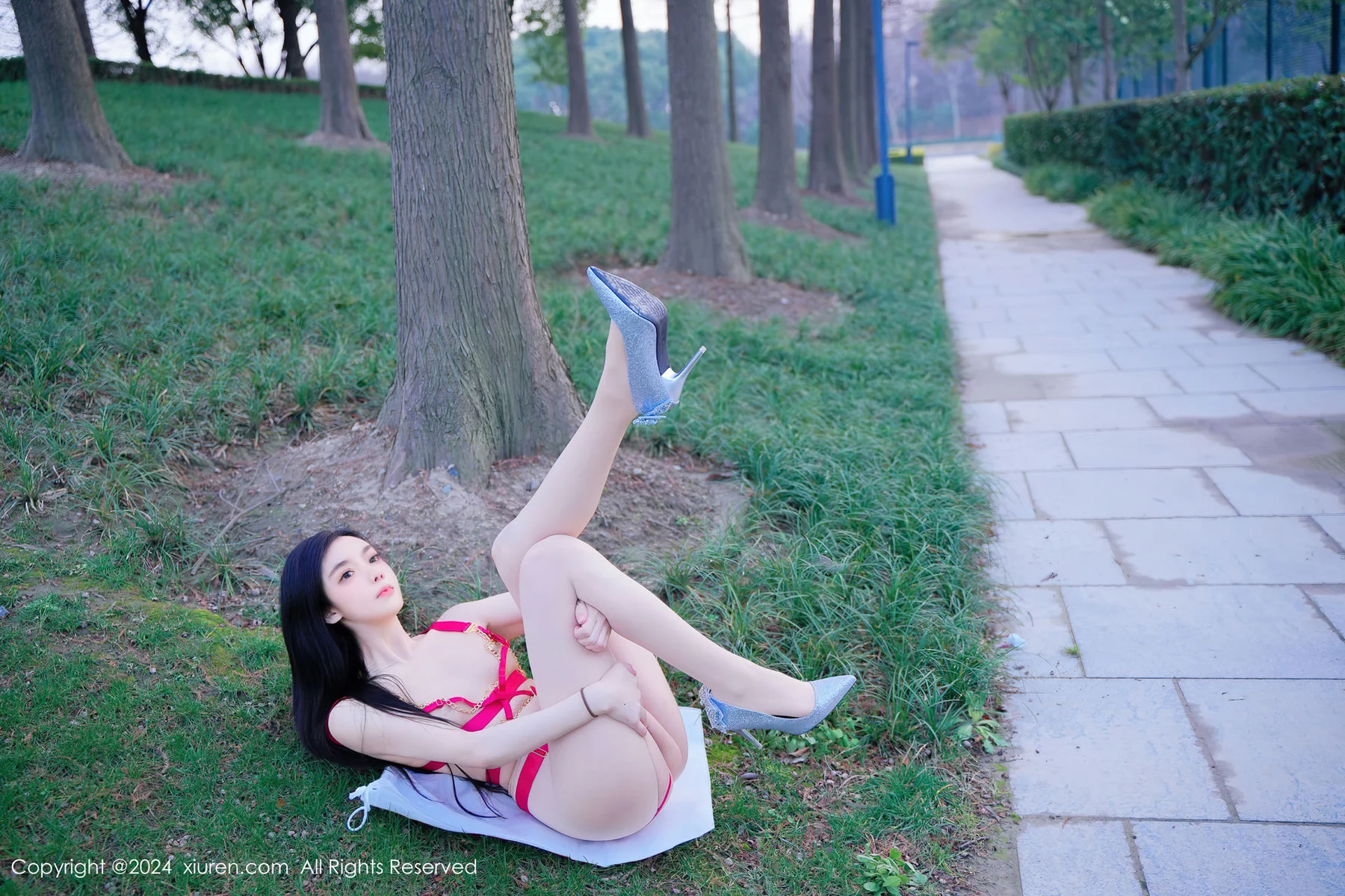 XiuRen 秀人 No.8489 龙雪儿 红色情趣服饰性感写真1 - 9