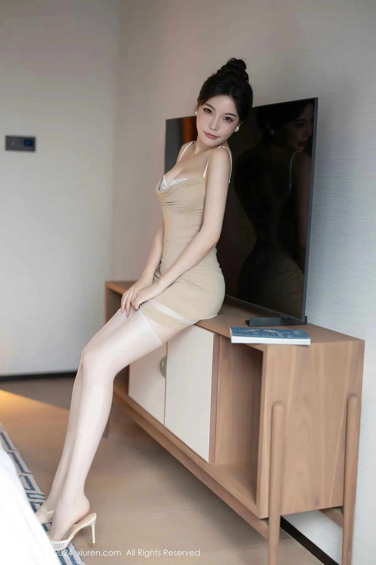 XiuRen 秀人 No.8491 徐莉芝Booty 杏色连衣短裙性感写真3 - 6