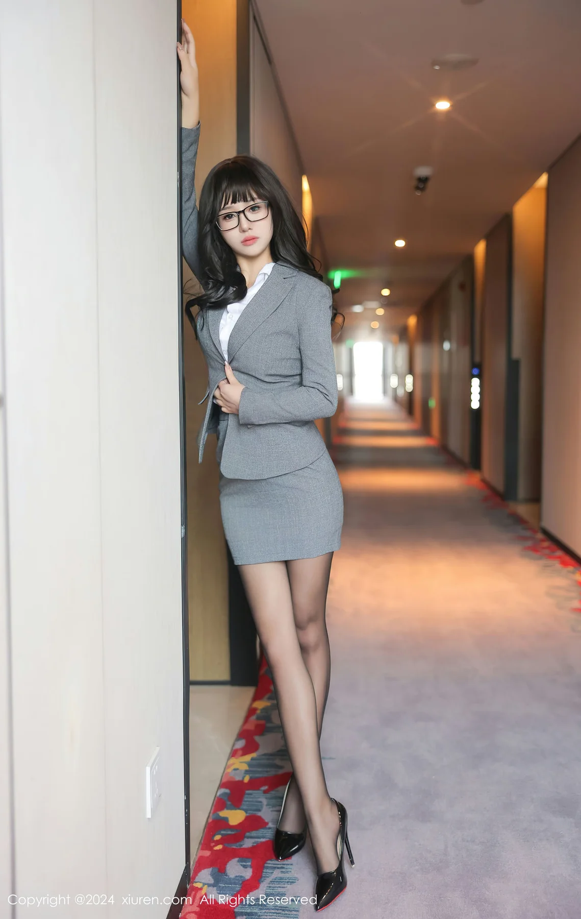 XiuRen 秀人 No.8496 金小依 灰色职业装性感写真11 - 1