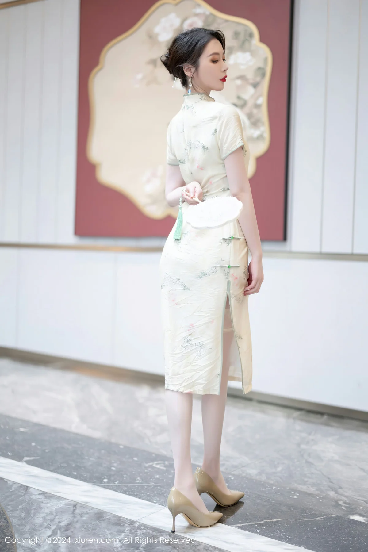 XiuRen 秀人 No.8497 梦心玥 浅黄色旗袍哈尔滨旅拍22 - 4