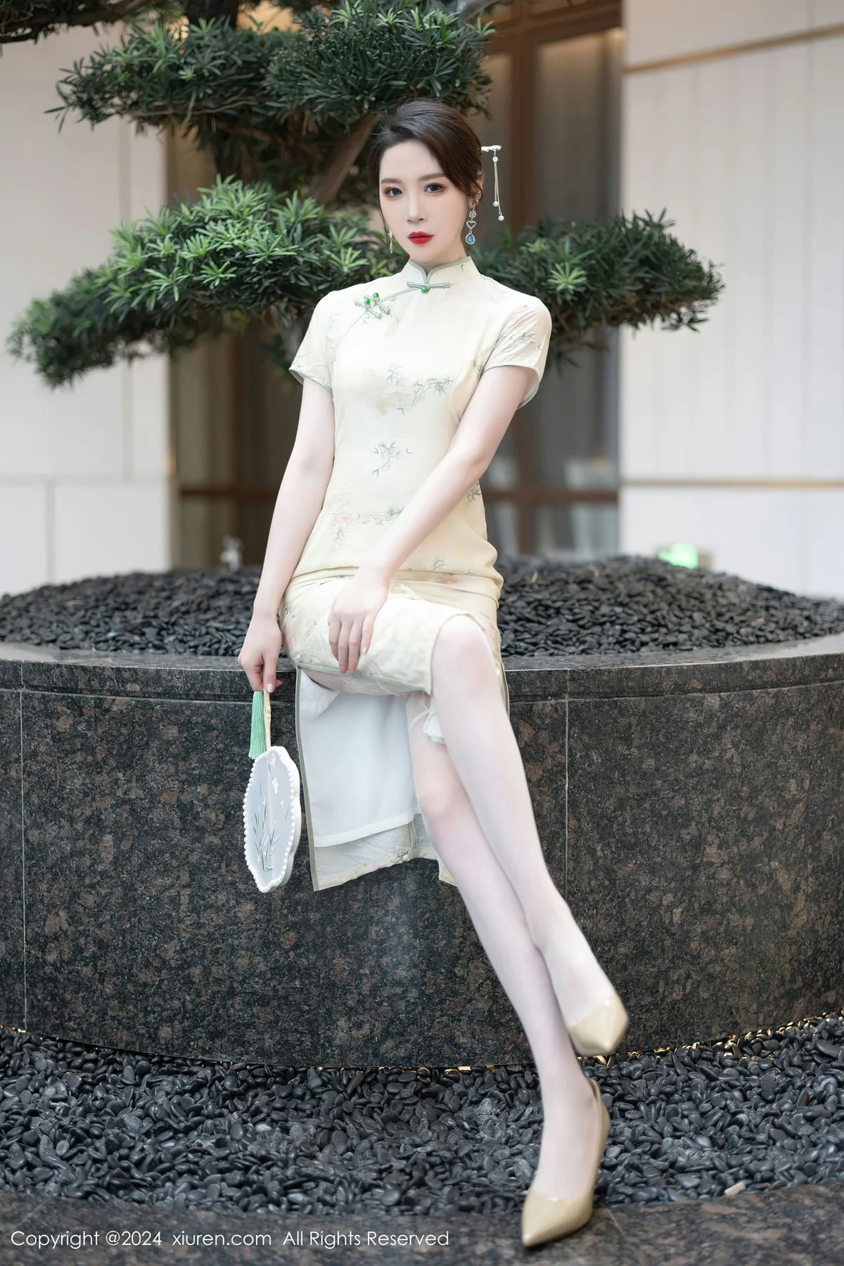 XiuRen 秀人 No.8497 梦心玥 浅黄色旗袍哈尔滨旅拍22 - 5