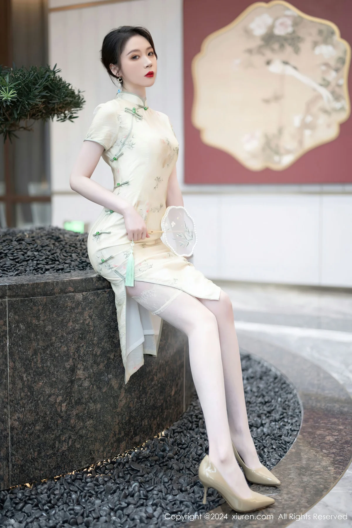 XiuRen 秀人 No.8497 梦心玥 浅黄色旗袍哈尔滨旅拍22 - 6