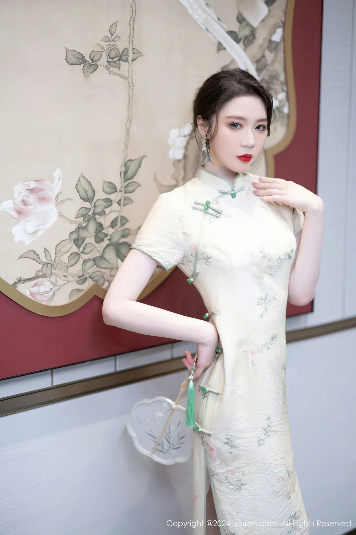 XiuRen 秀人 No.8497 梦心玥 浅黄色旗袍哈尔滨旅拍22 - 3