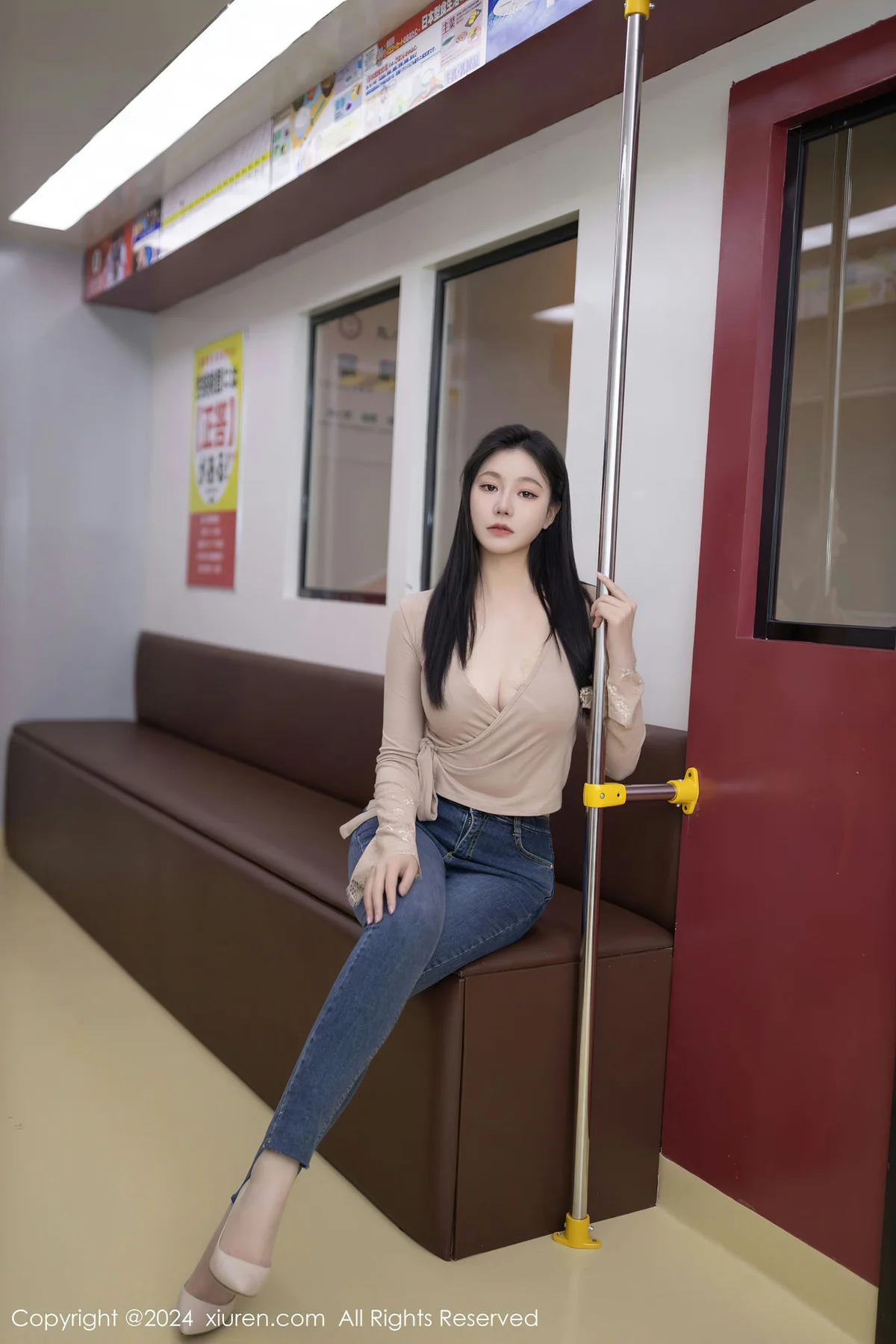 XiuRen 秀人 No.8498 安然anran 地铁写真性感写真1 - 3