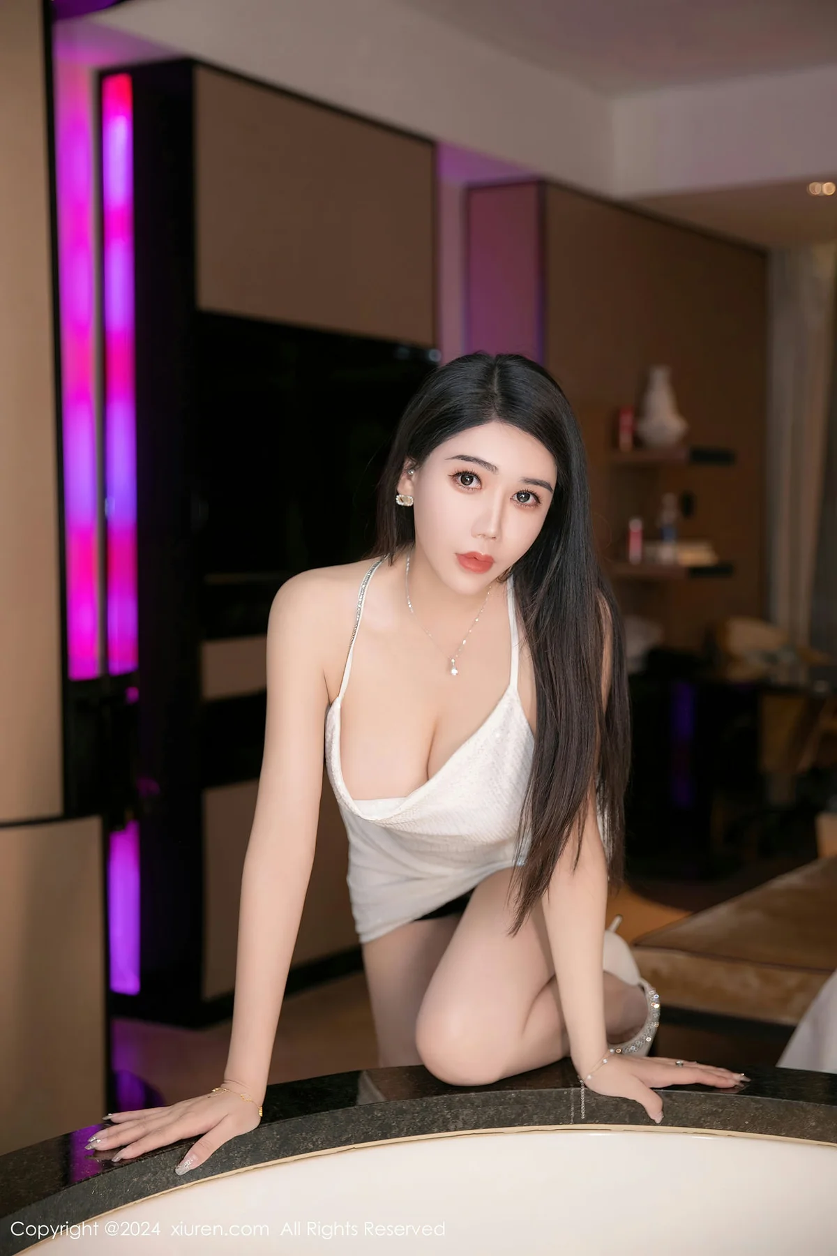 XiuRen 秀人 No.8529 李若汐 白色连衣短裙性感写真1 - 5