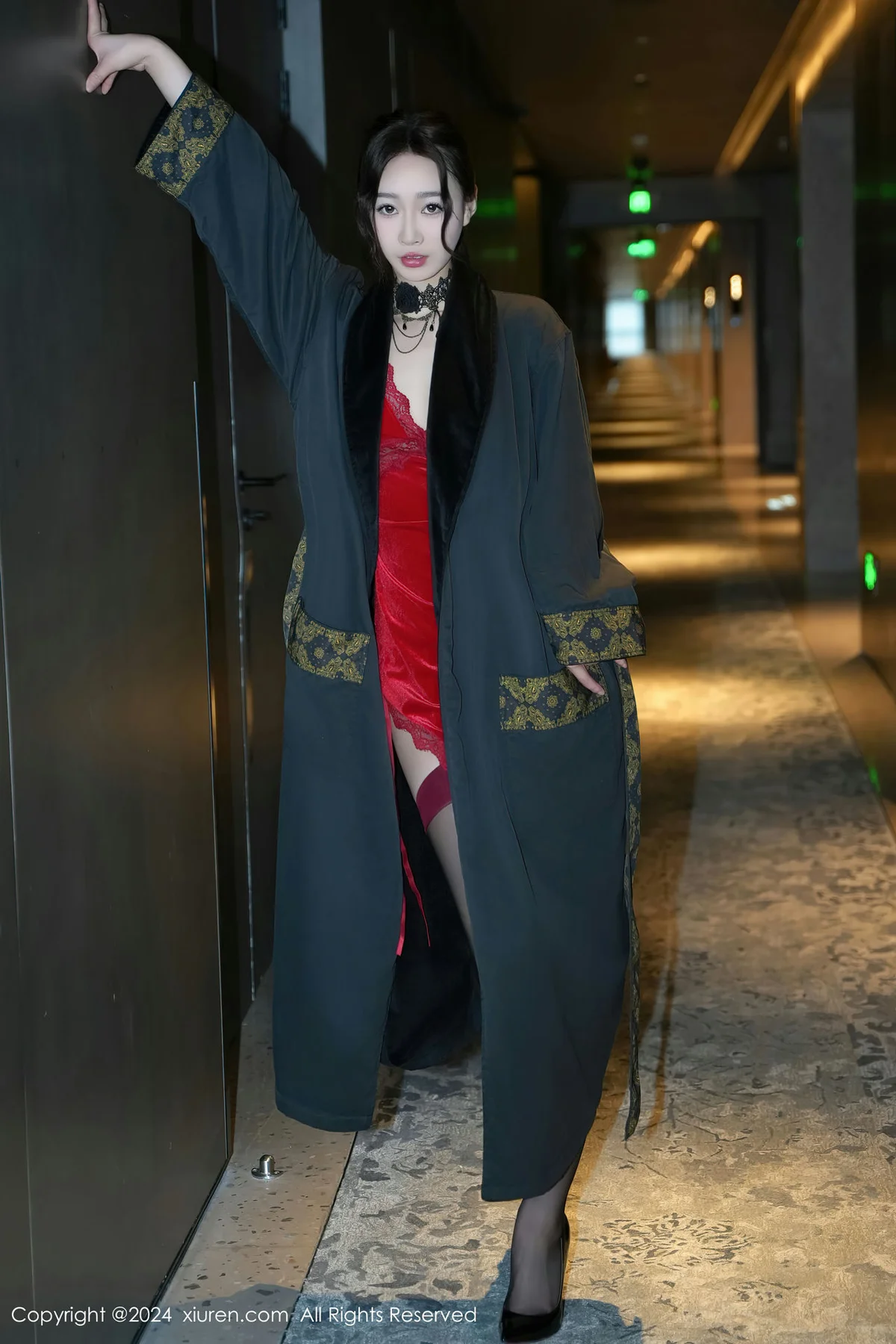 XiuRen 秀人 No.8547 软糖爱喝奶 红色吊带性感写真 - 7