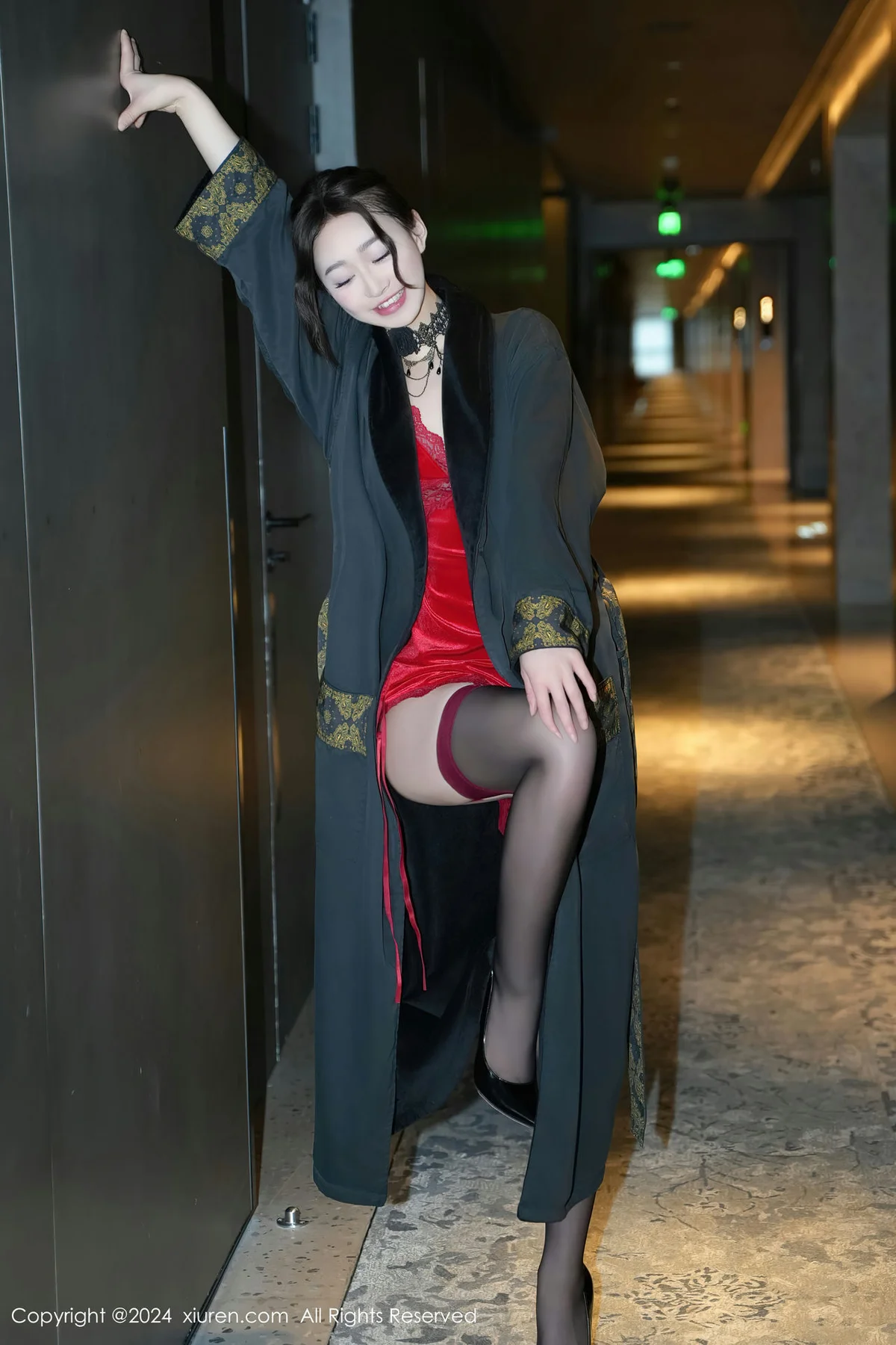 XiuRen 秀人 No.8547 软糖爱喝奶 红色吊带性感写真 - 8