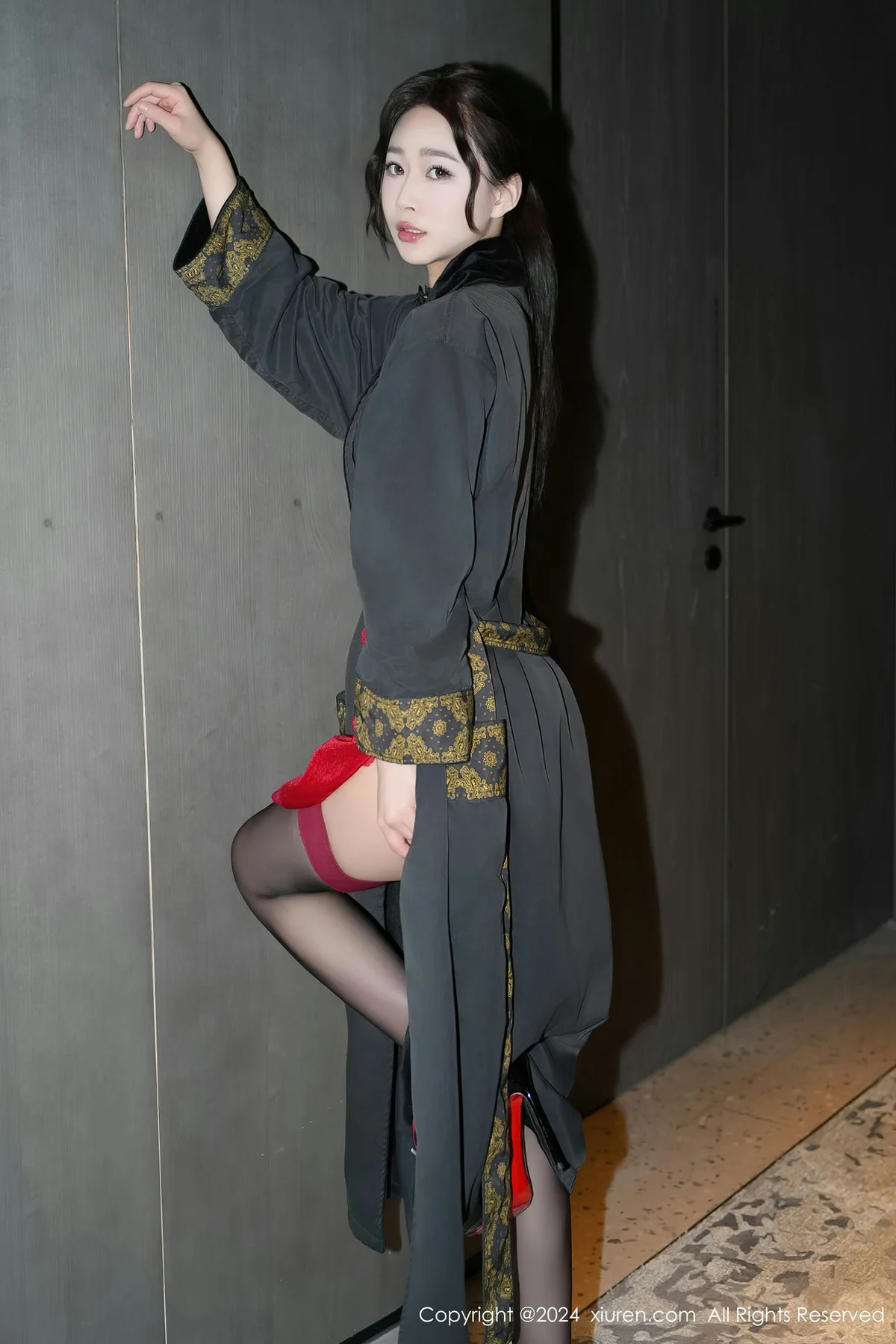 XiuRen 秀人 No.8547 软糖爱喝奶 红色吊带性感写真 - 8