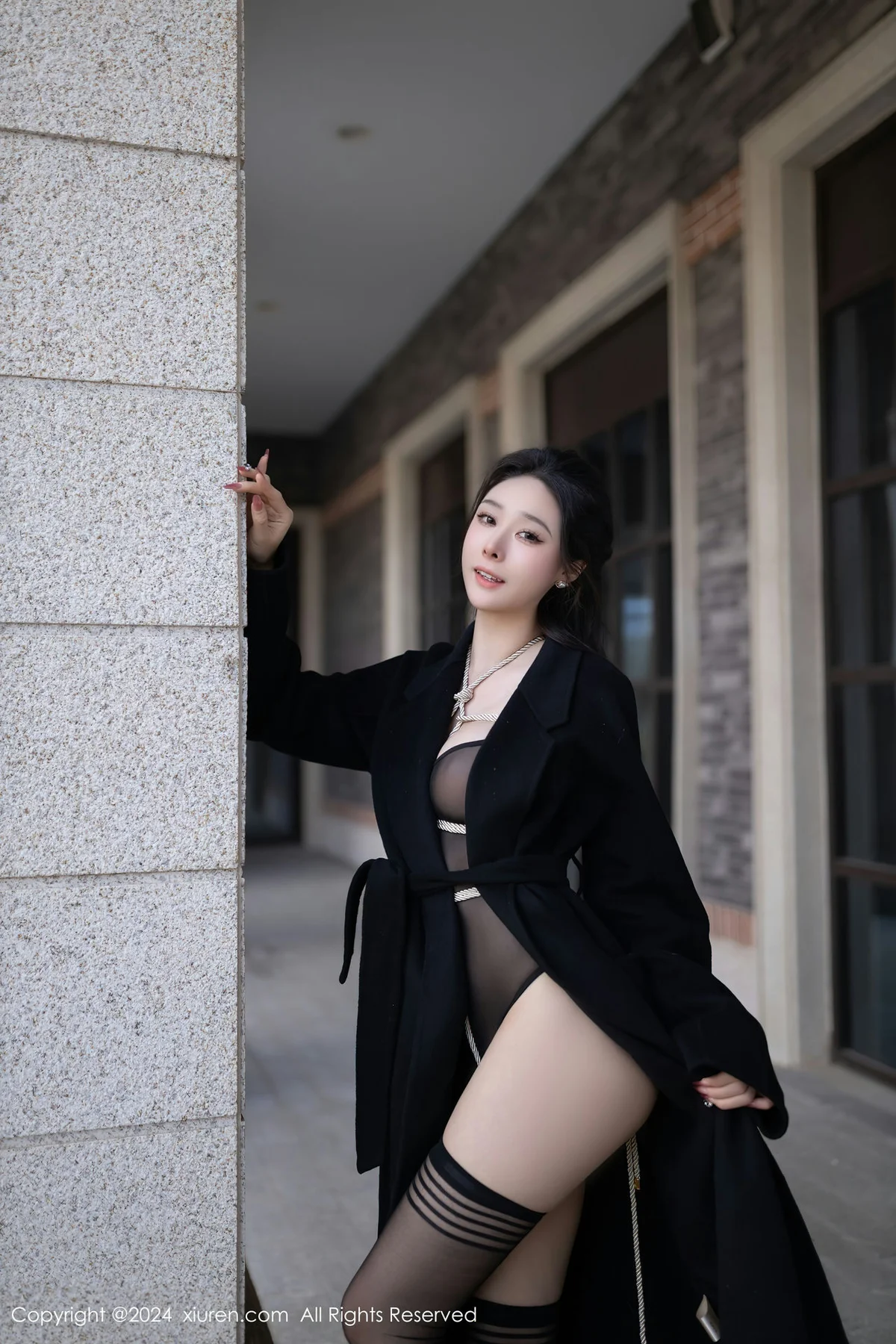 XiuRen 秀人 No.8552 小逗逗 黑色风衣性感写真1 - 3