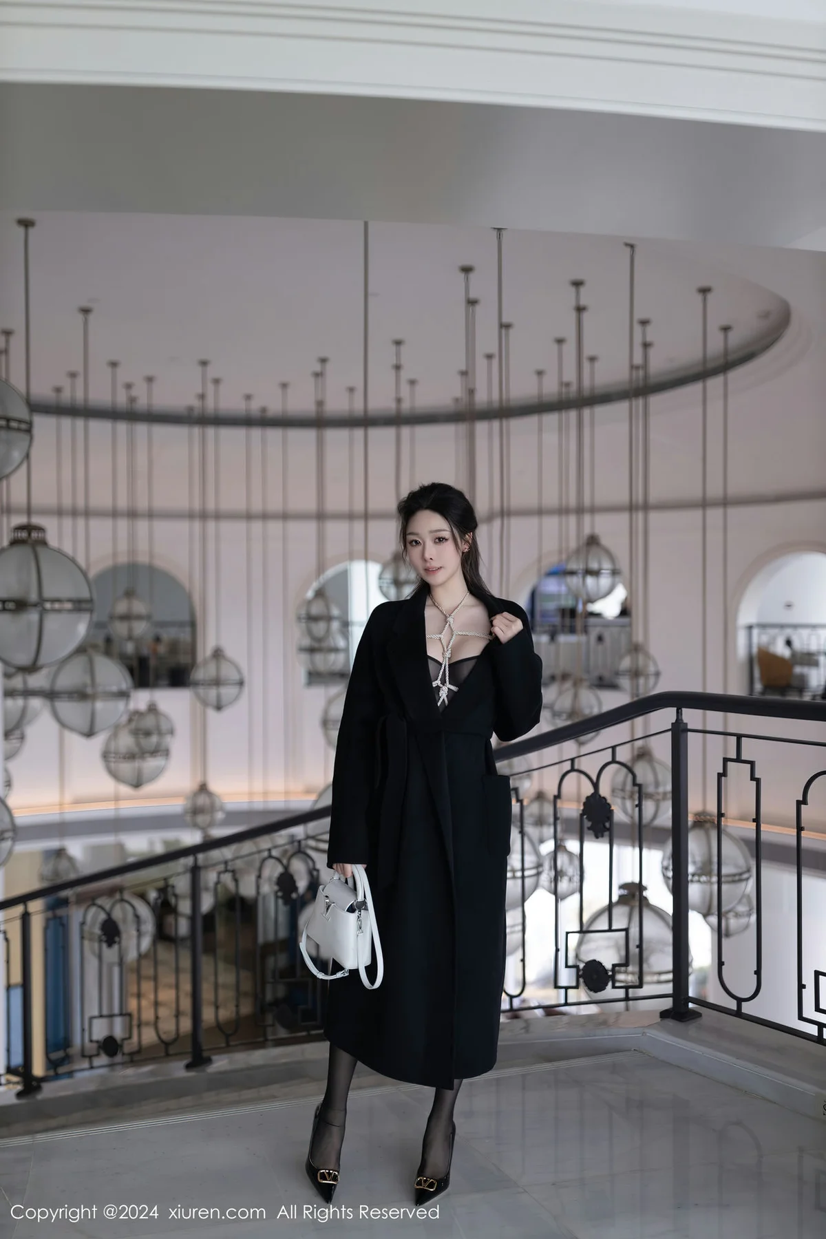 XiuRen 秀人 No.8552 小逗逗 黑色风衣性感写真1 - 6