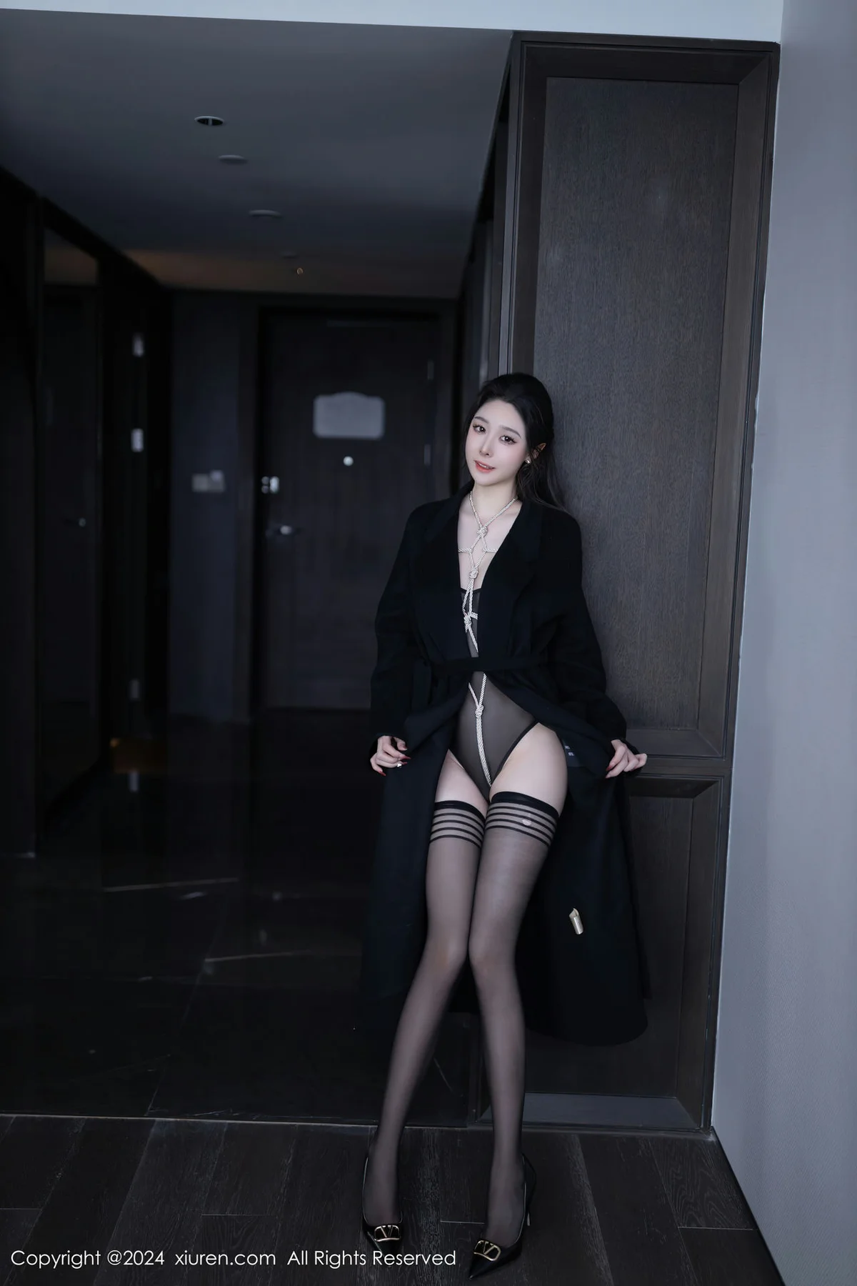 XiuRen 秀人 No.8552 小逗逗 黑色风衣性感写真1 - 8