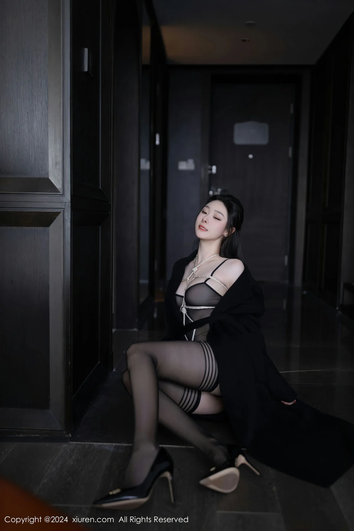 XiuRen 秀人 No.8552 小逗逗 黑色风衣性感写真1 - 10