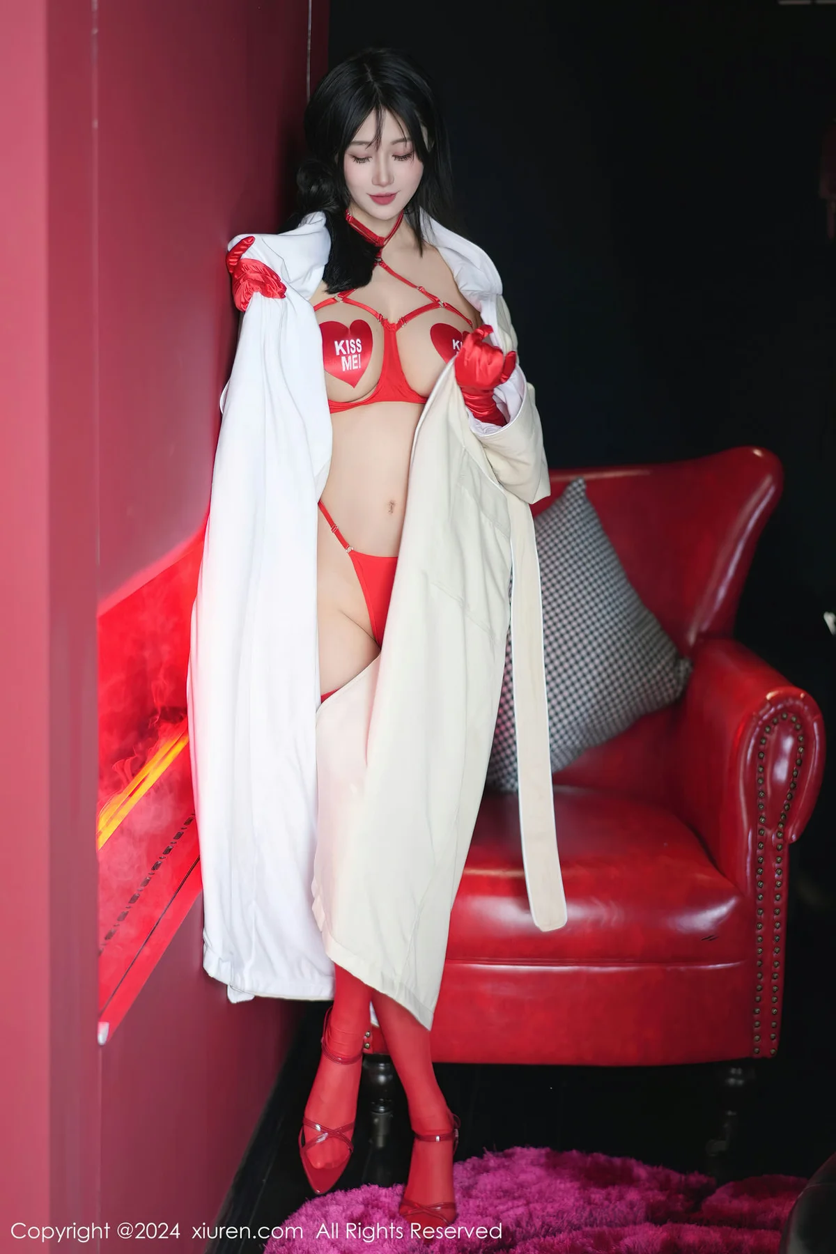 XiuRen 秀人 No.8555 laura阿姣 红色丝袜性感写真1 - 4