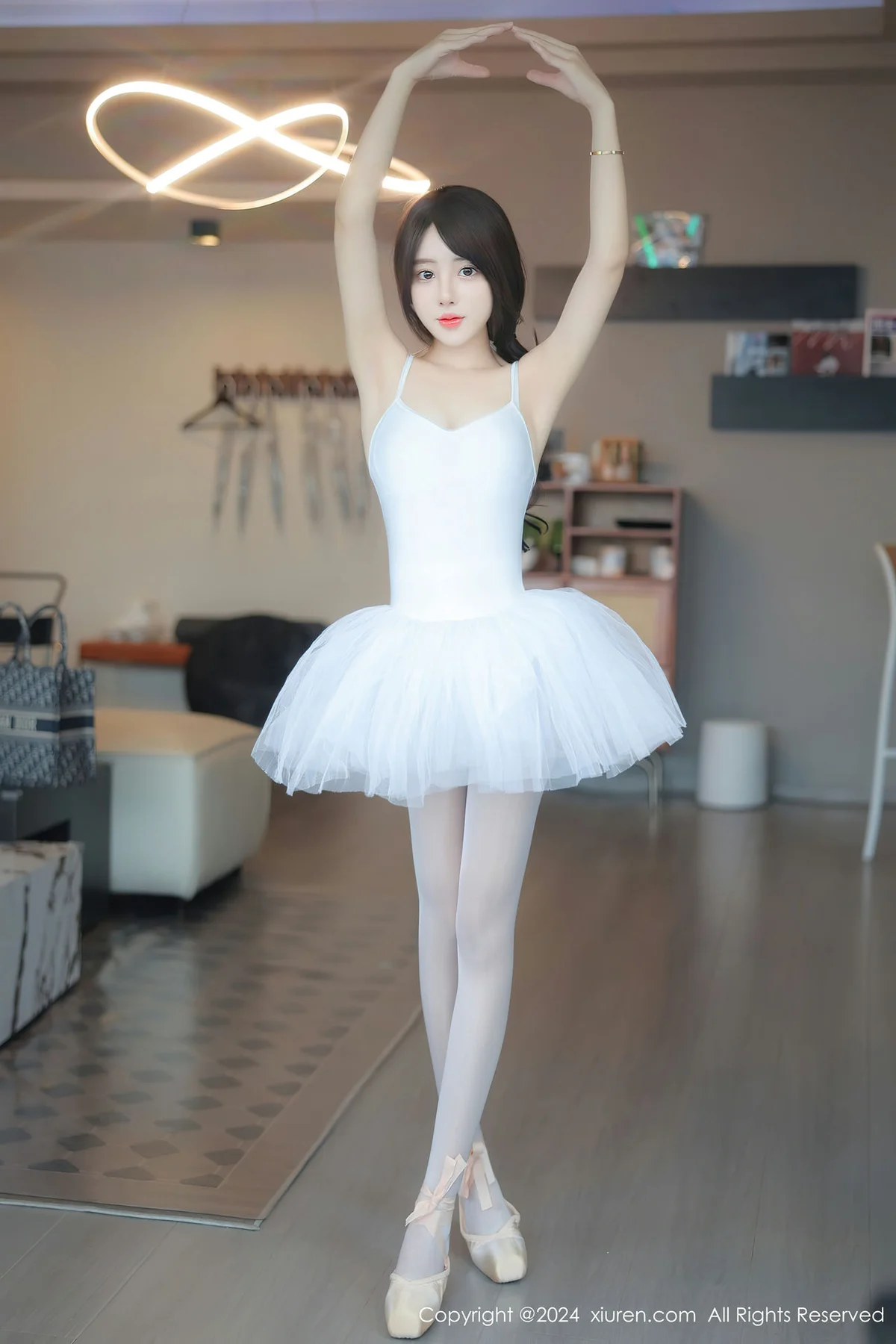 XiuRen 秀人 No.8564 桃妖夭 白色芭蕾连体衣性感写真 - 1