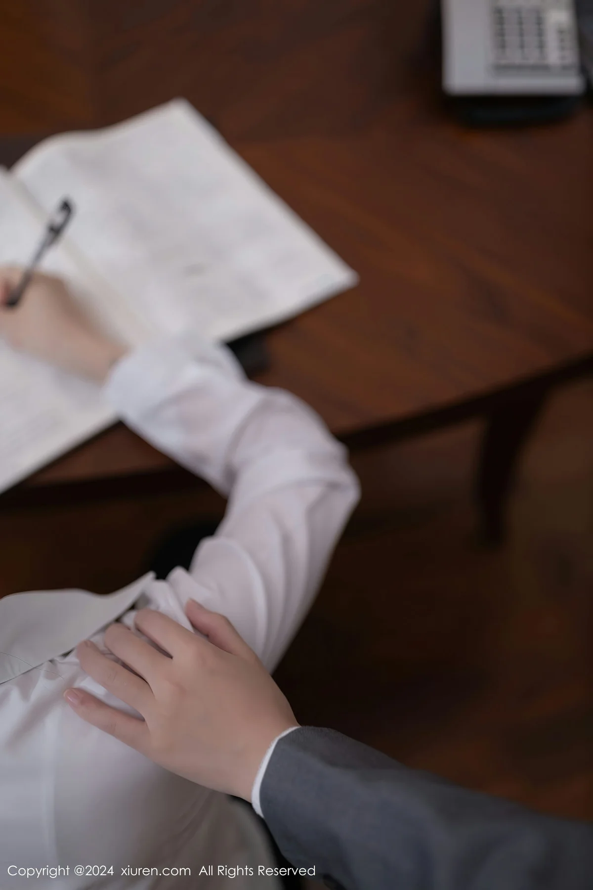 XiuRen 秀人 No.8579 杏子Yada 灰色制服性感写真2 - 8