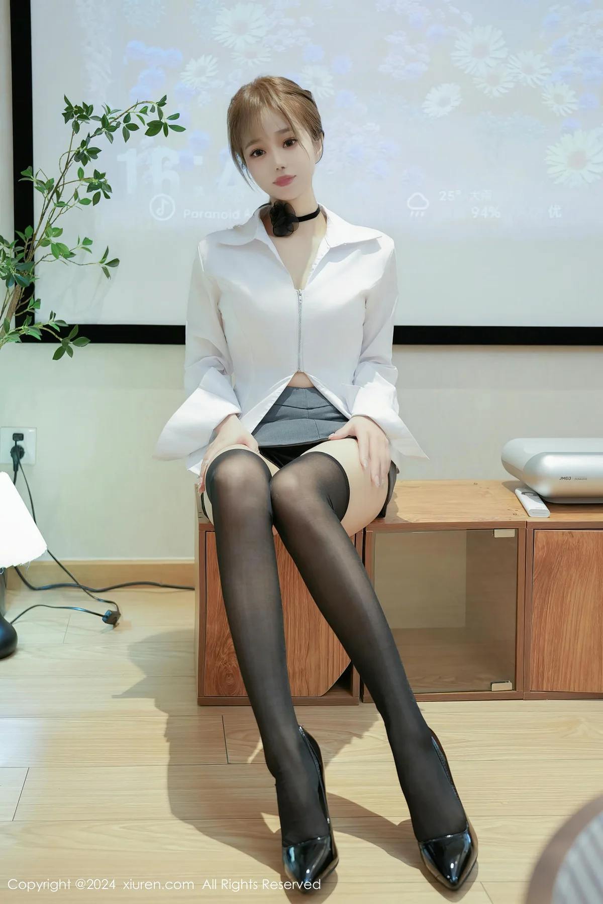 XiuRen 秀人 No.8609 甜白酱 首套写真灰色短裙 - 5