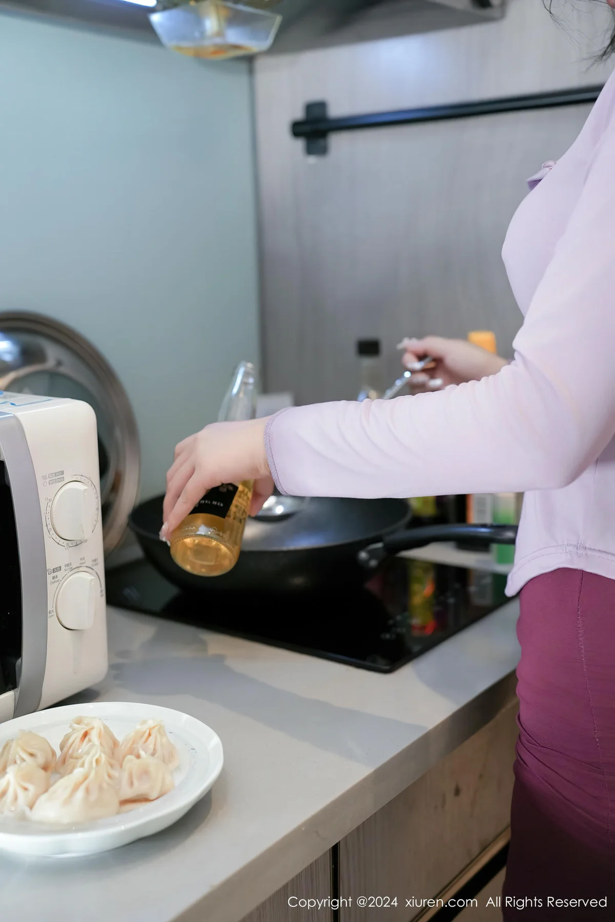 XiuRen 秀人 No.8622 Emily尹菲 厨房场景拍摄性感写真 - 9