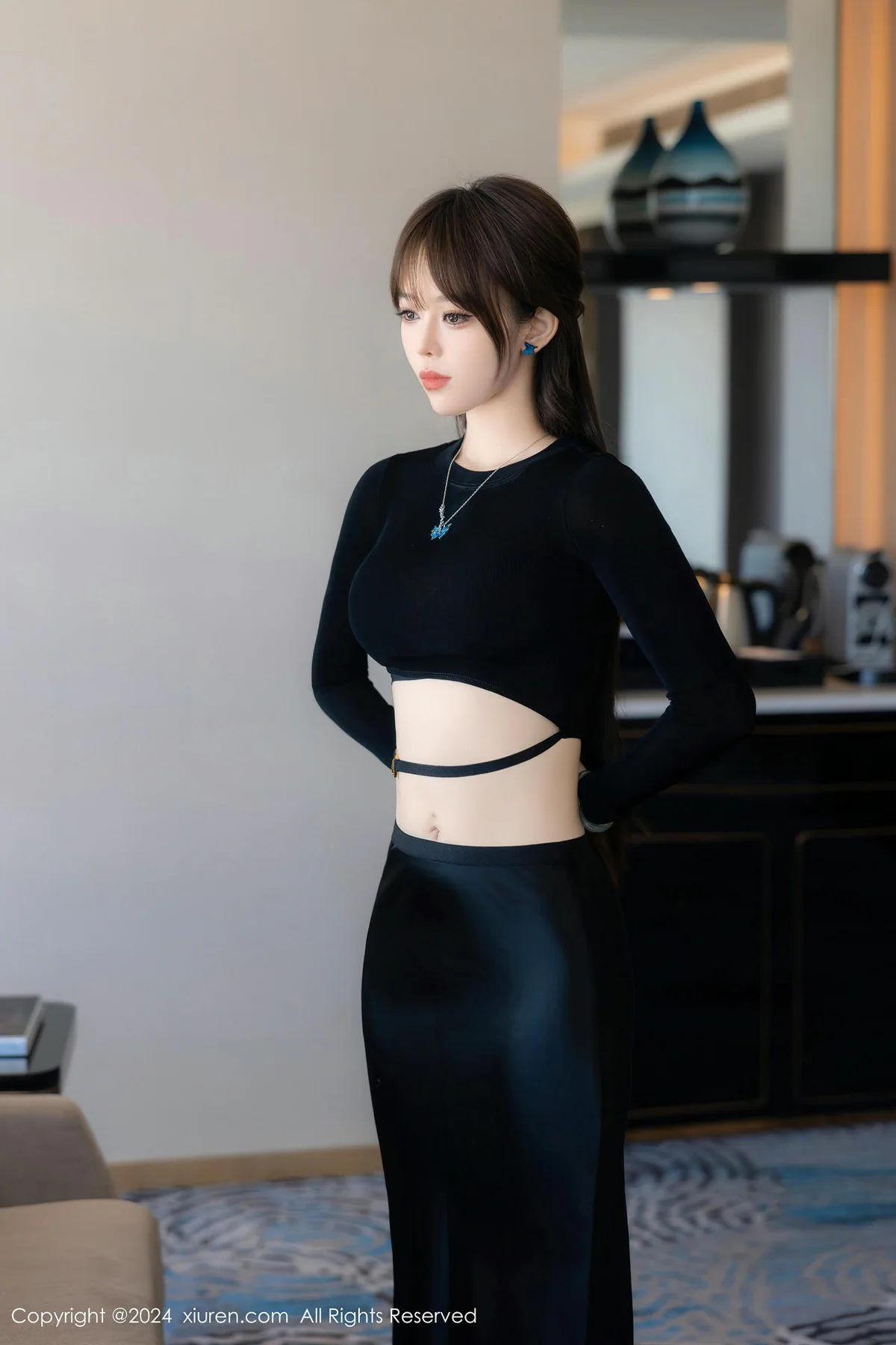 XiuRen 秀人 No.8661 奶瓶. 极致美腿性感写真11 - 1