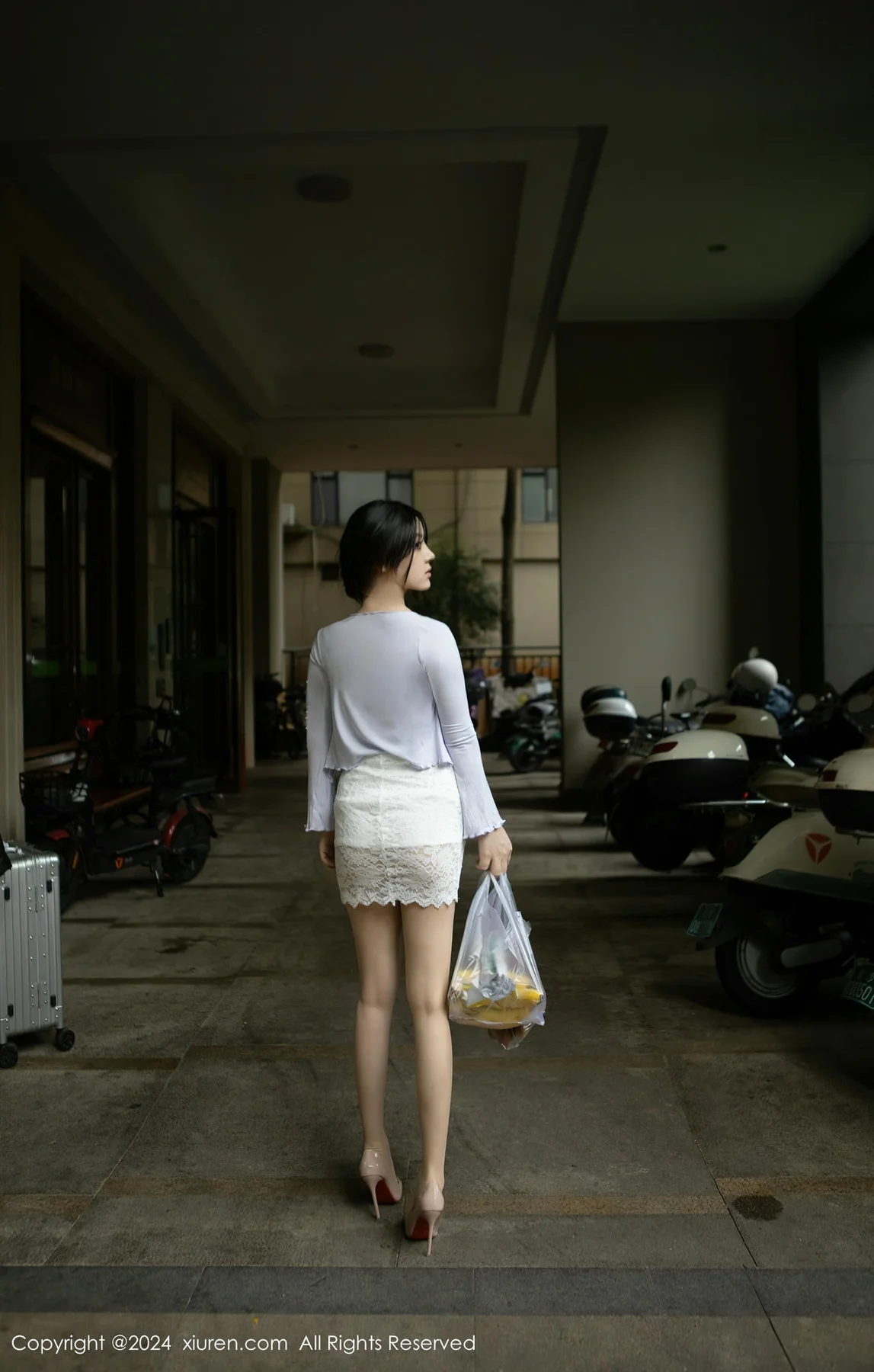 XiuRen 秀人 No.8677 豆瓣酱 买菜做饭场景拍摄性感写真111 - 6