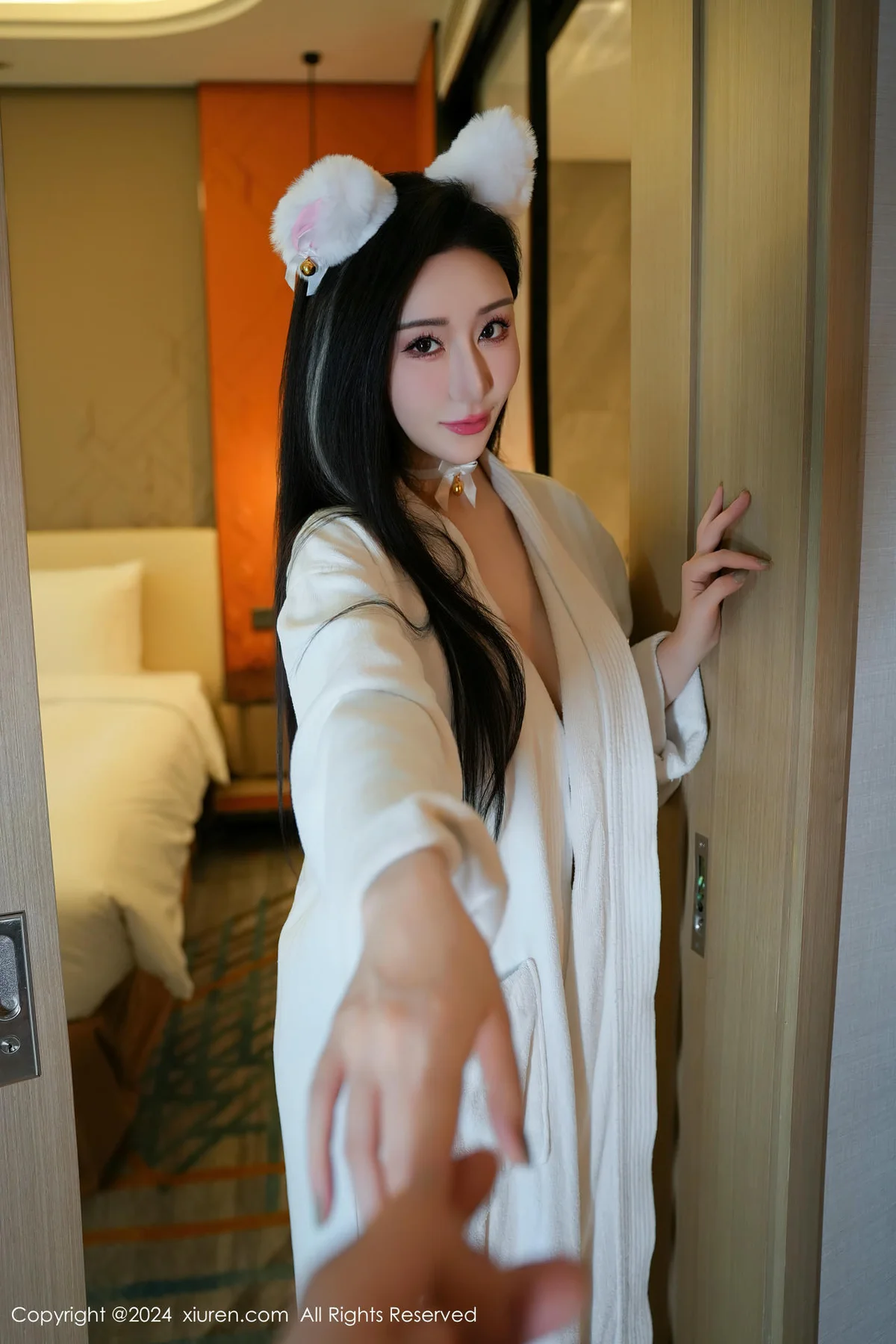 XiuRen 秀人 No.8679 田兮白 白色珍珠情趣内衣性感写真 - 2