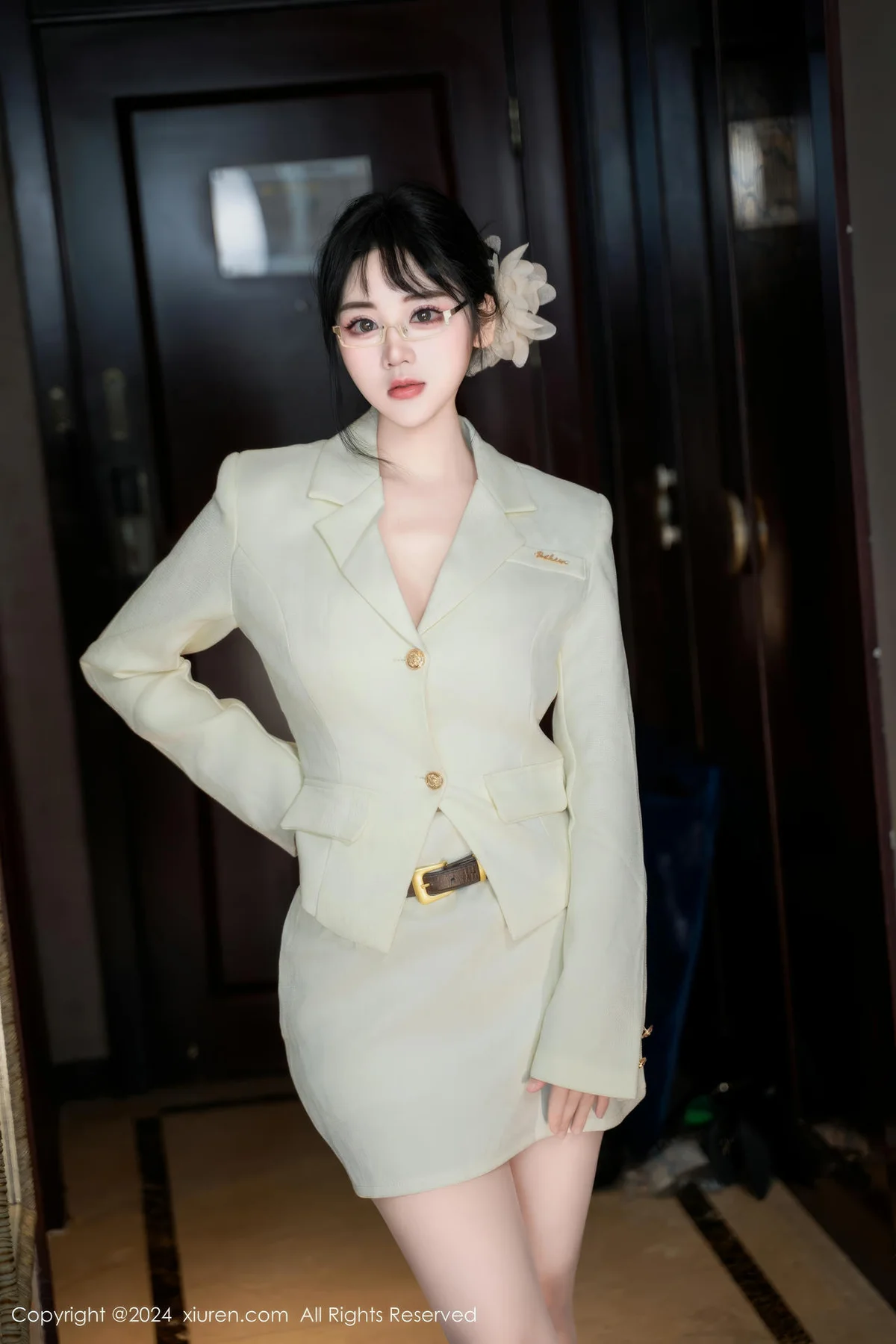 XiuRen 秀人 No.8717 汐汐爱吃草莓 职业装内部Sm套装性感写真 - 6