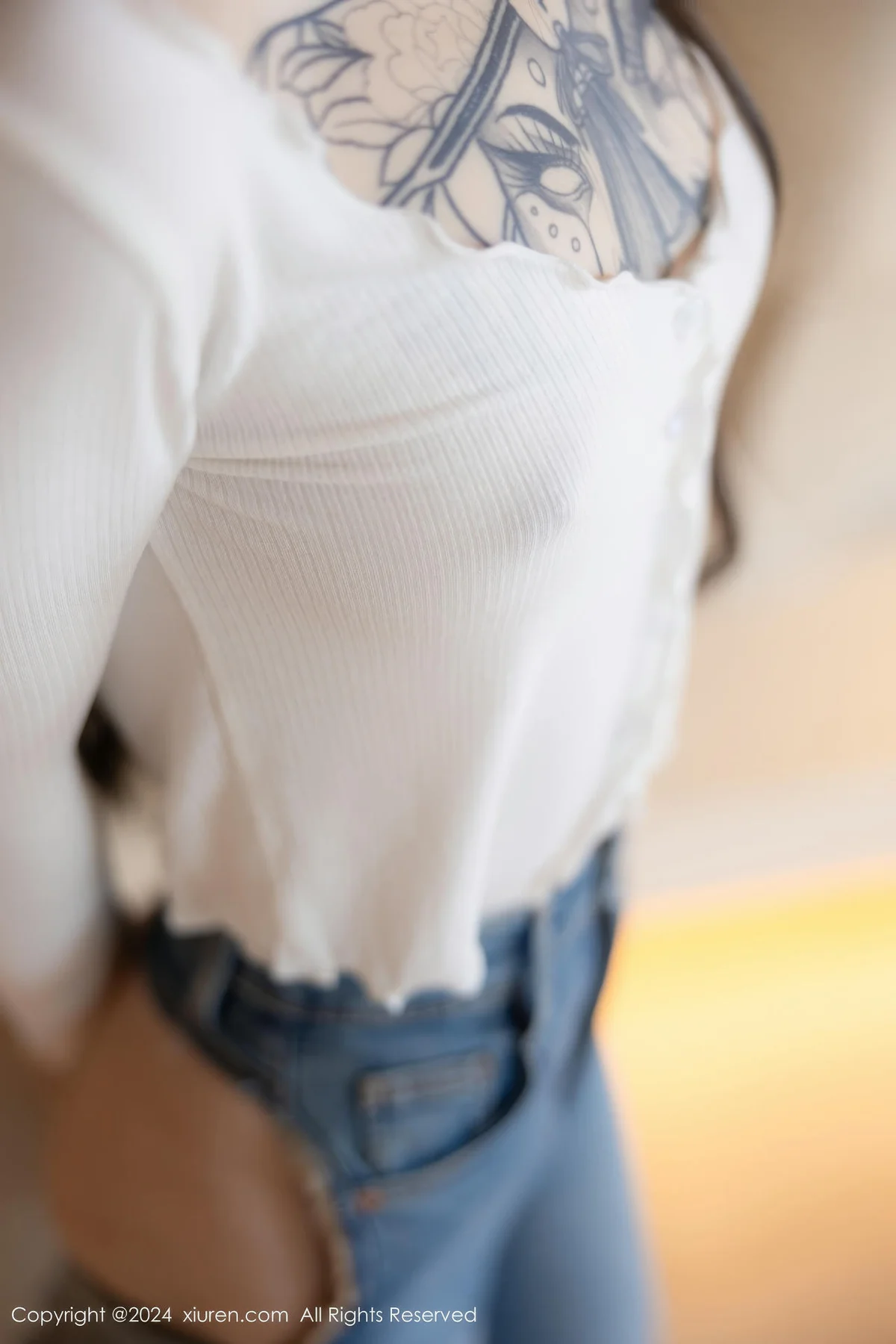 XiuRen 秀人 No.8740 奶瓶. 蓝色牛仔裤性感写真3 - 3