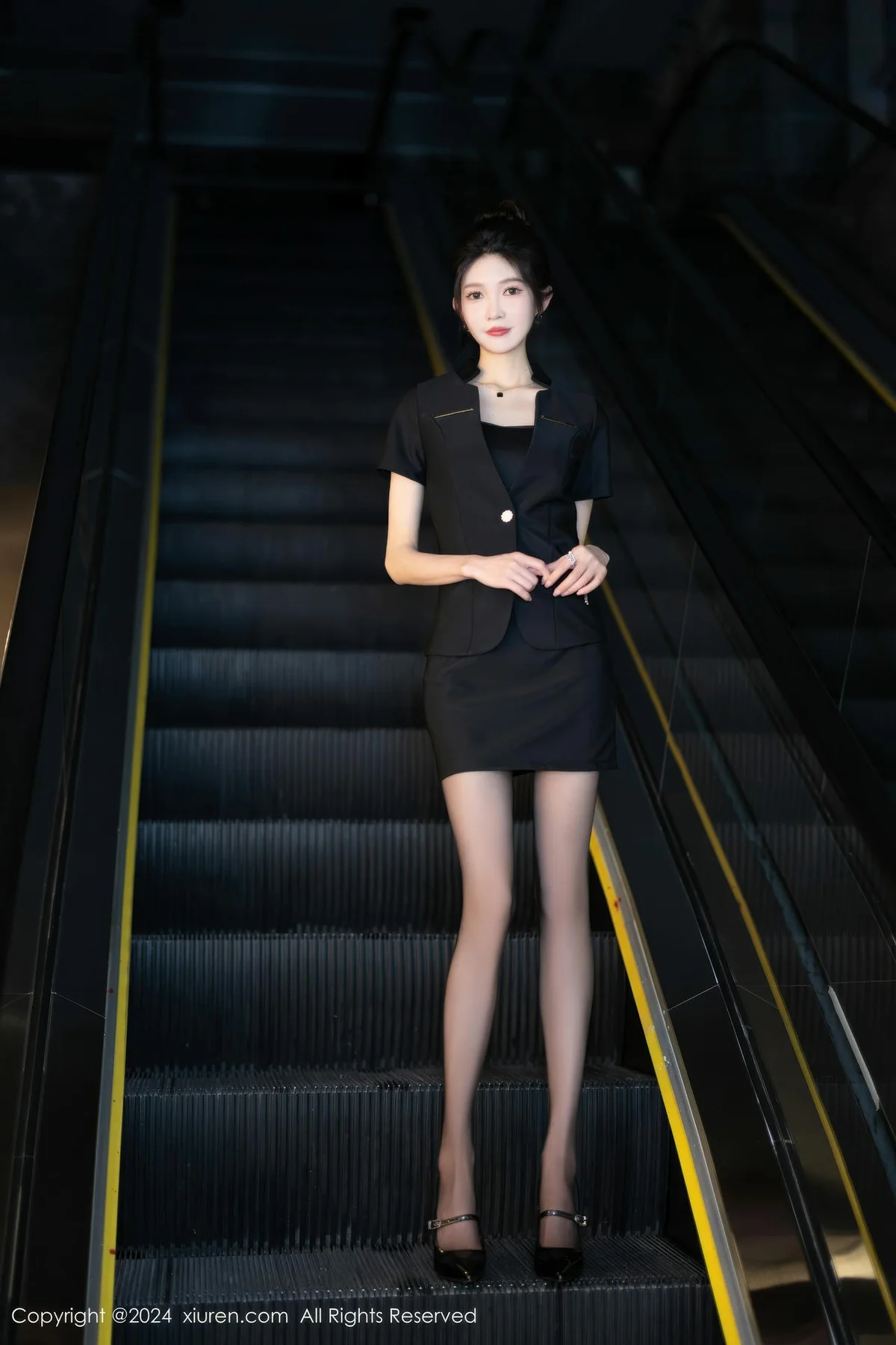 XiuRen 秀人 No.8791 程程程- 黑色OL服饰哈尔滨旅拍1 - 10