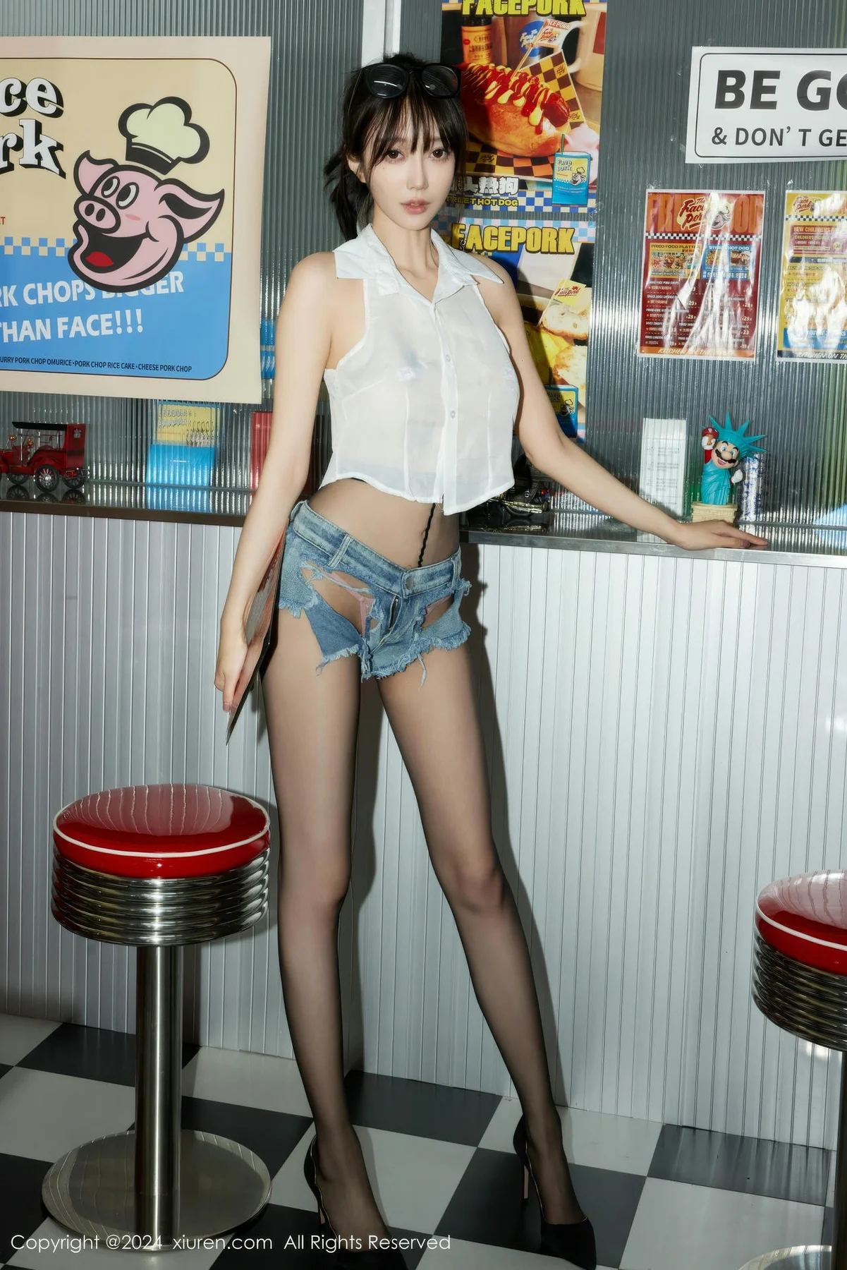 XiuRen 秀人 No.8811 玥儿玥er 超短牛仔裤杭州心愿旅拍11 - 1