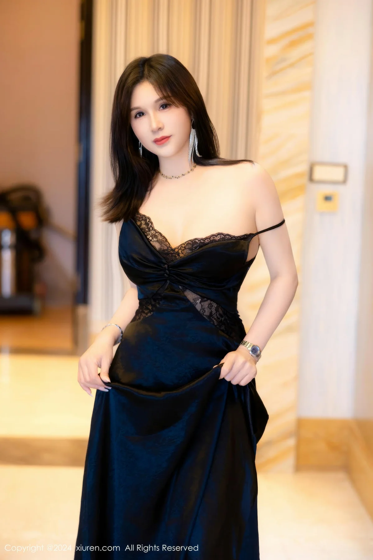 XiuRen 秀人 No.8825 水水姐 黑色情趣内衣性感写真3 - 2