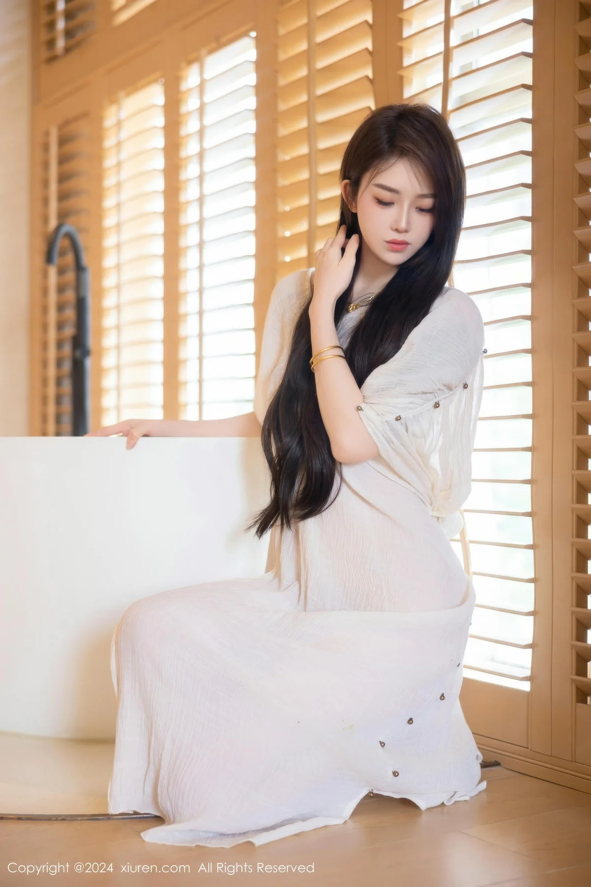 XiuRen 秀人 No.8842 夏竹 浅色连衣裙性感写真 - 4