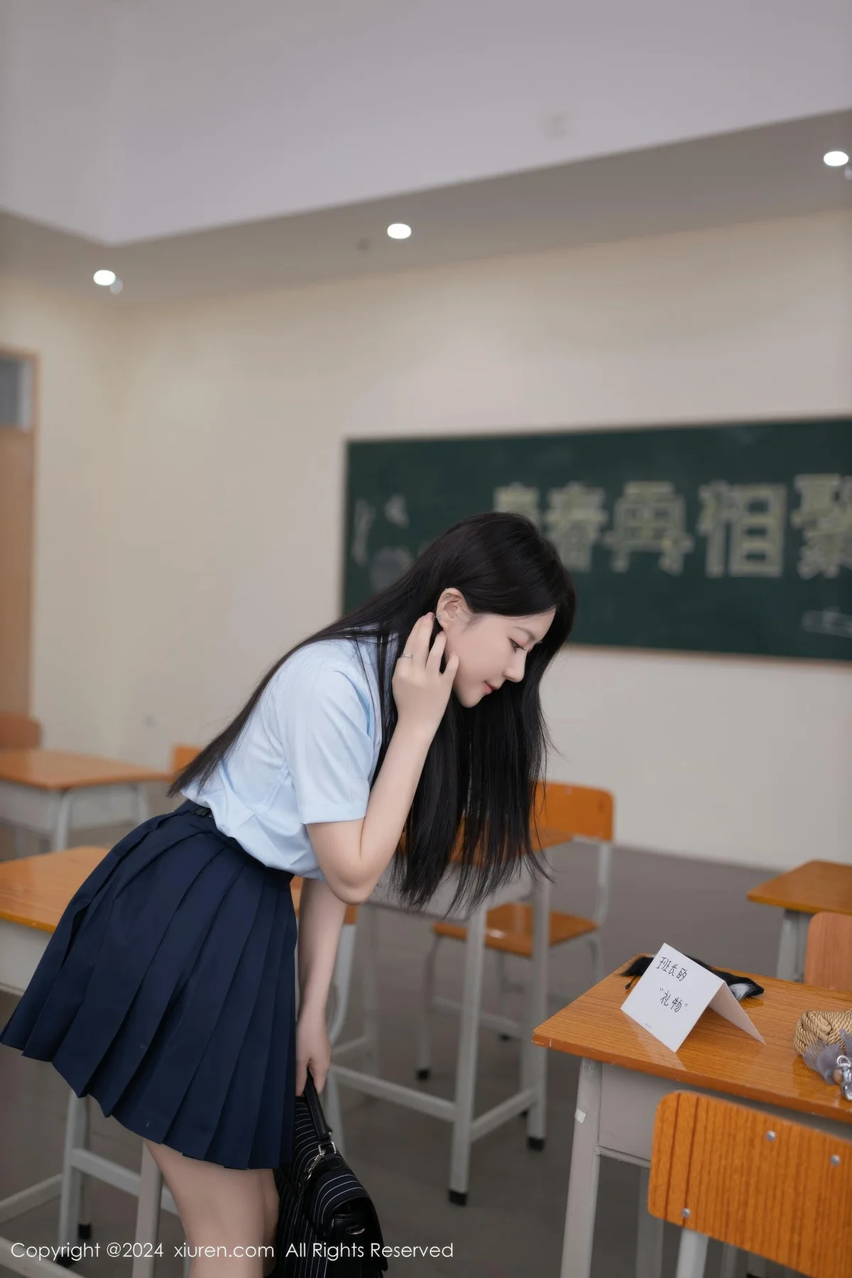 XiuRen 秀人 No.8854 鱼子酱Fish 班长的礼物主题拍摄迪拜旅拍写真11 - 3