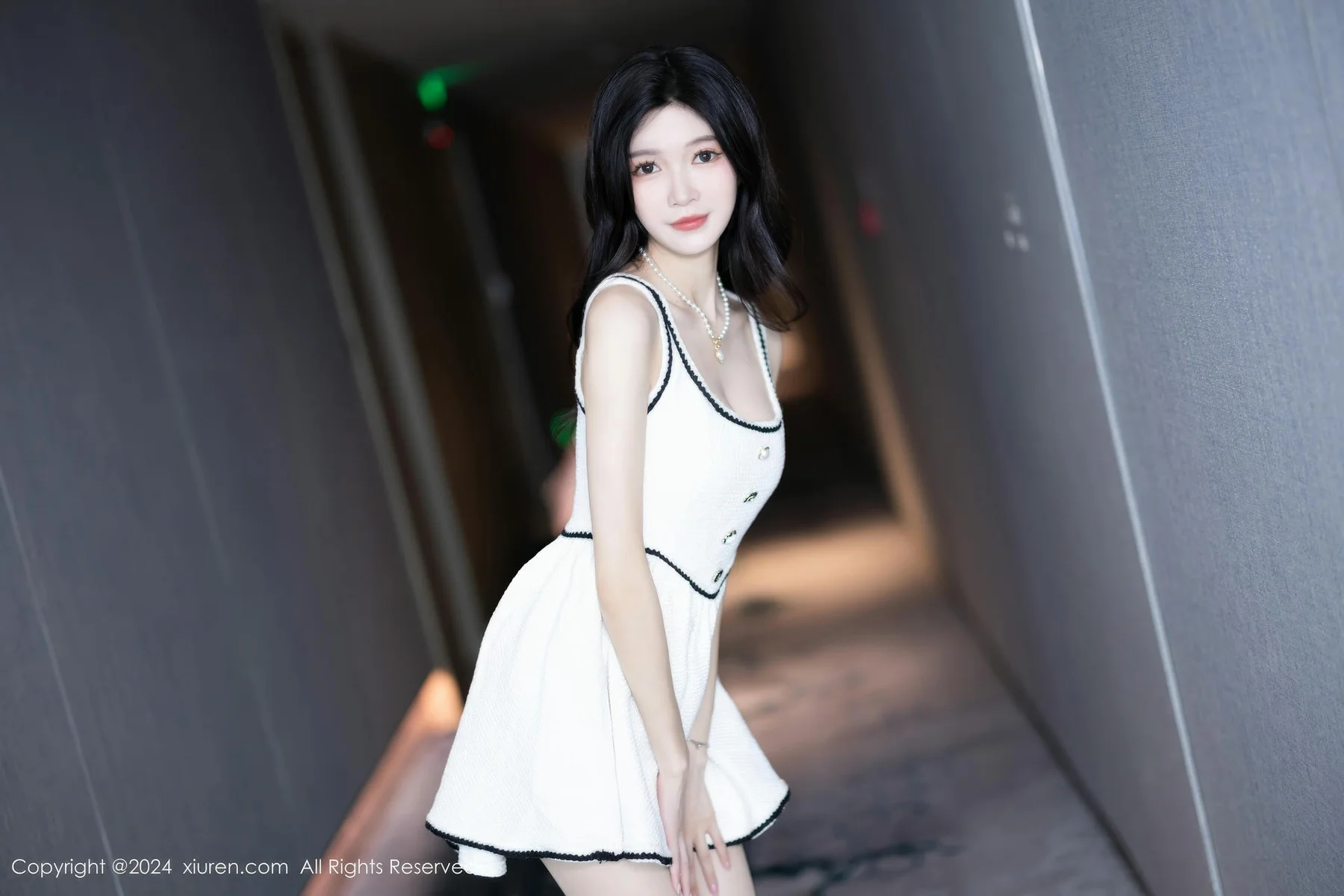 XiuRen 秀人 No.8861 程程- 白色连衣短裙哈尔滨旅拍2 - 4