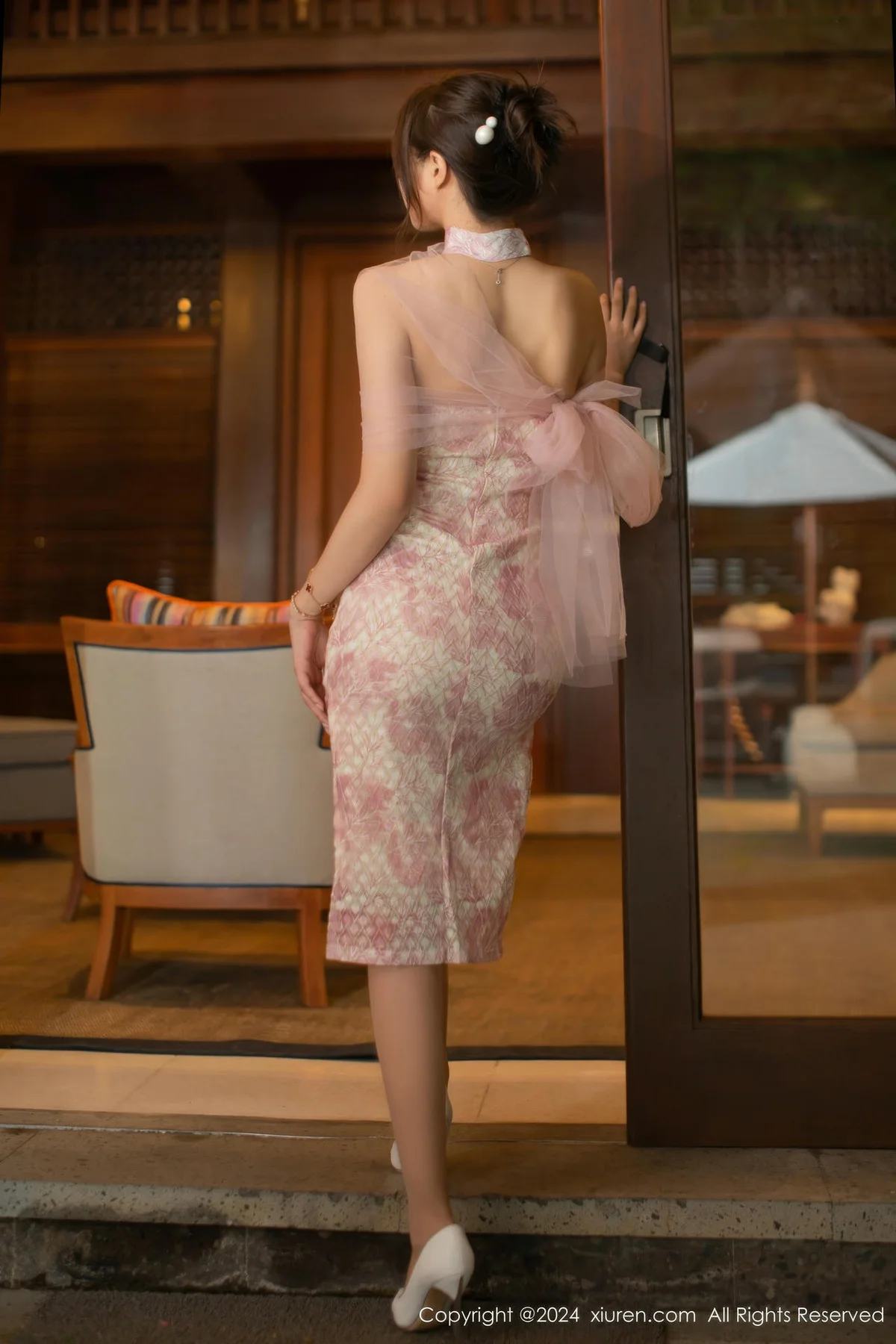 XiuRen 秀人 No.8868 绮里嘉ula 粉色旗袍搭配性感写真1 - 3
