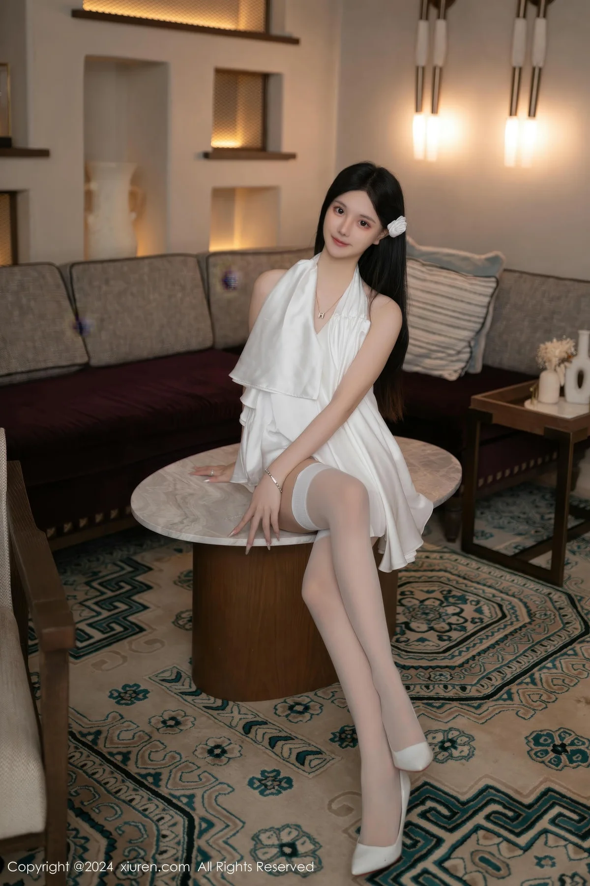 XiuRen 秀人 No.8890 幼幼 诱人白色丝袜迪拜旅拍2 - 1