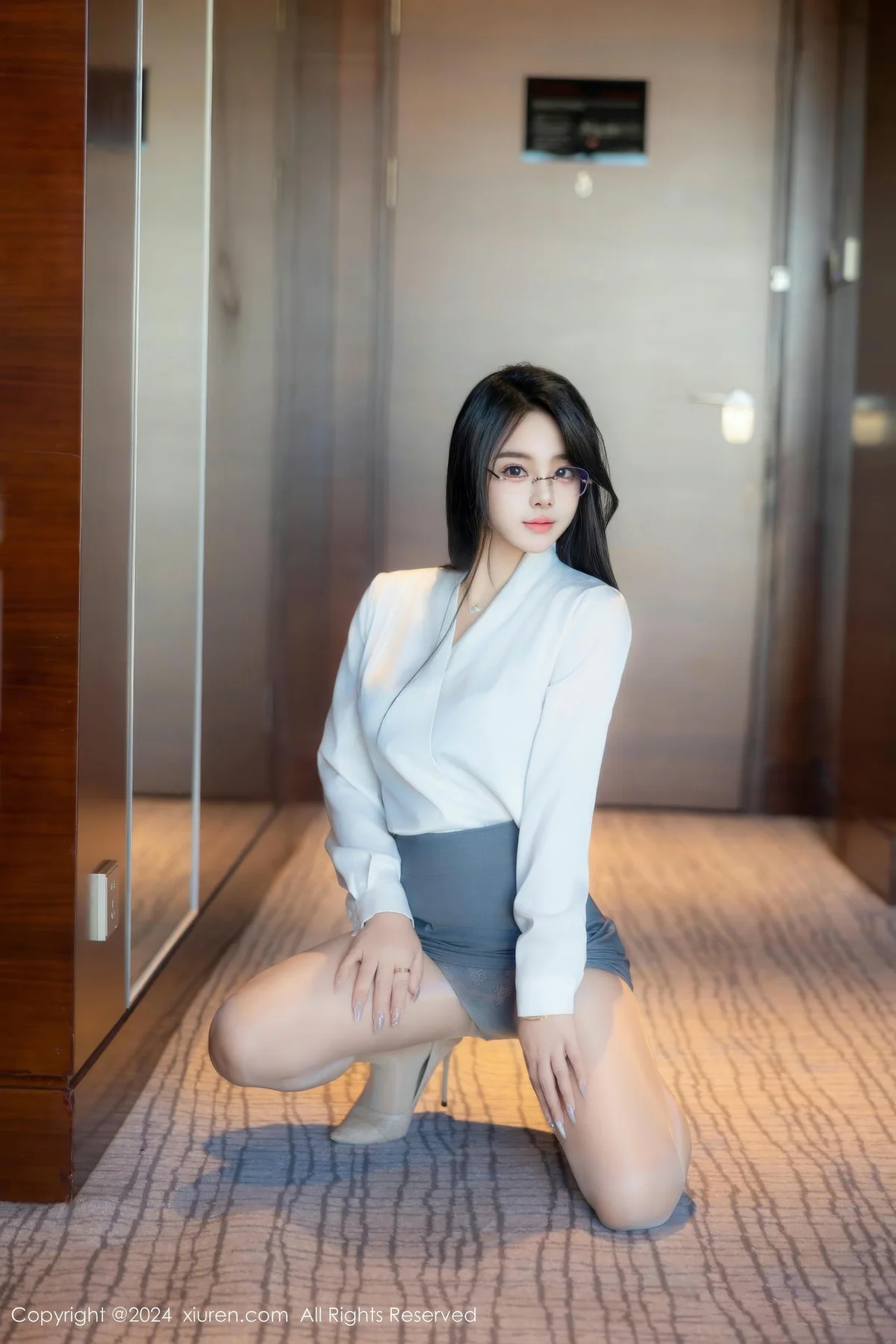 XiuRen 秀人 No.8989 麦田 首套写真白色OL2 - 7