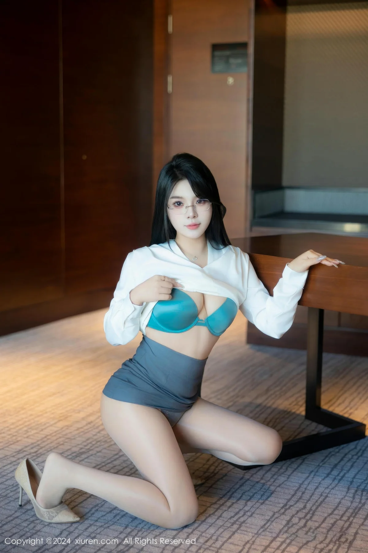 XiuRen 秀人 No.8989 麦田 首套写真白色OL2 - 6